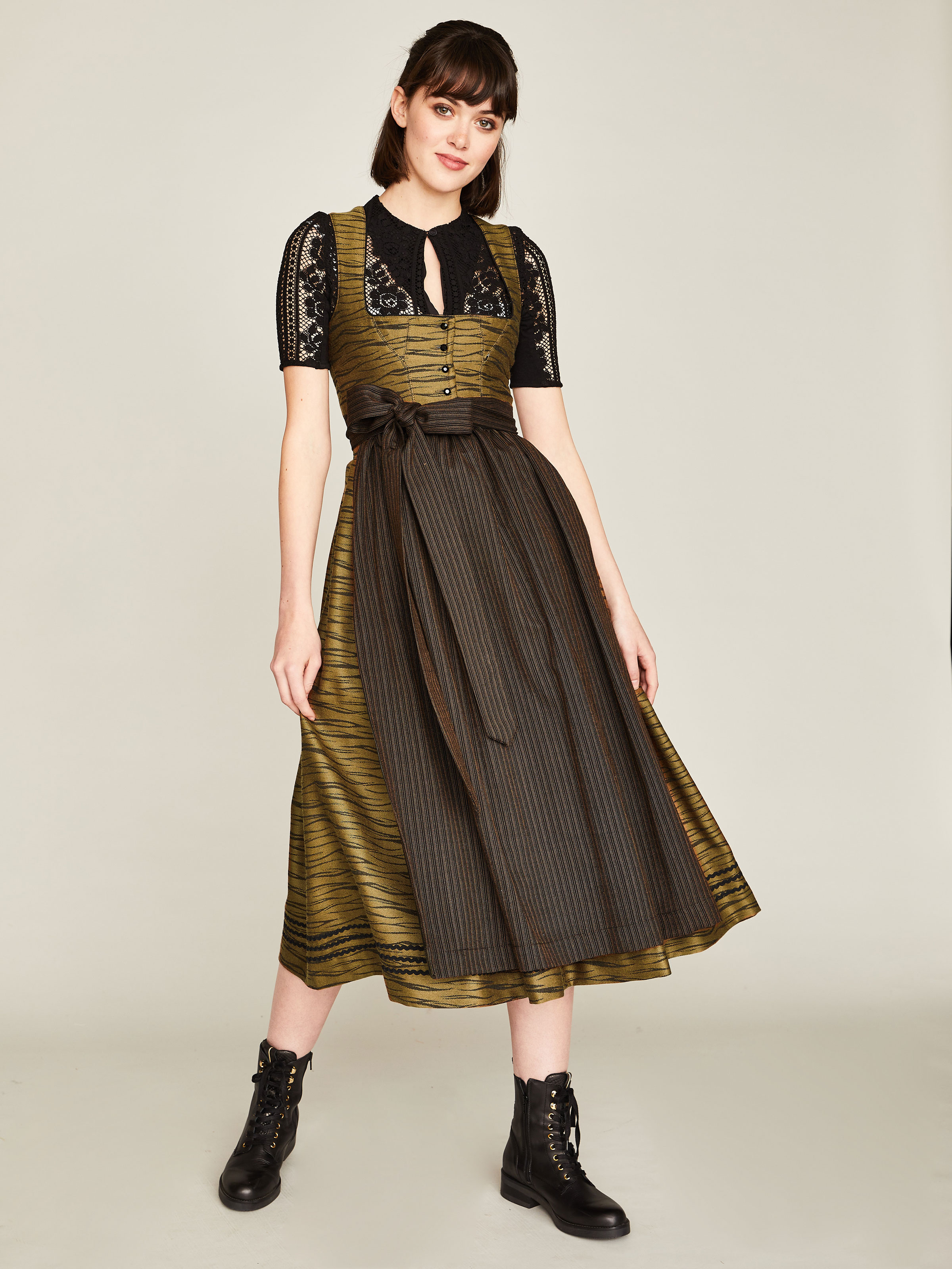 Tabak-farbenes Dirndl mit Tigerprint