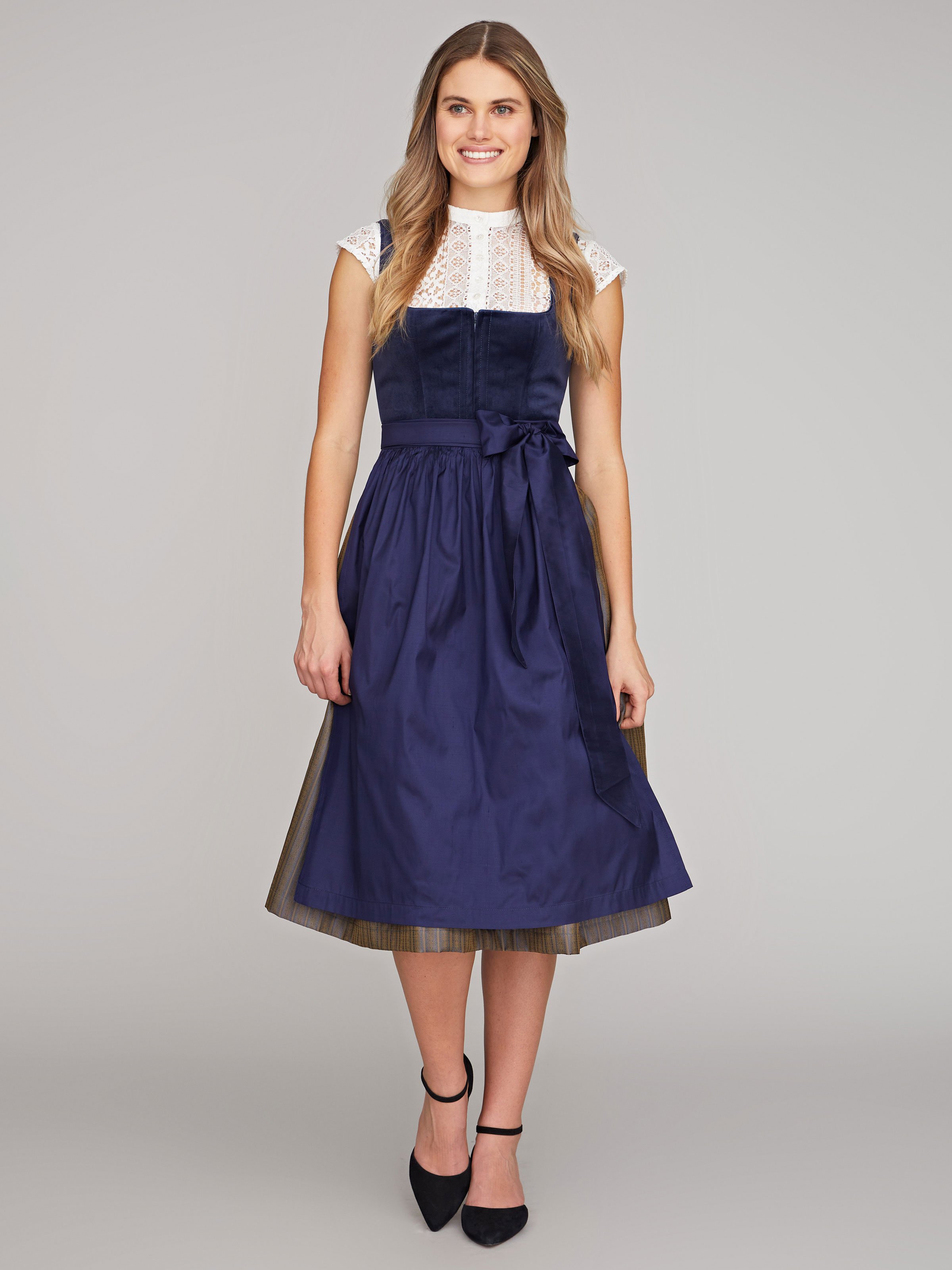 Dunkelblaues Dirndl Dunkelblaues Dirndl