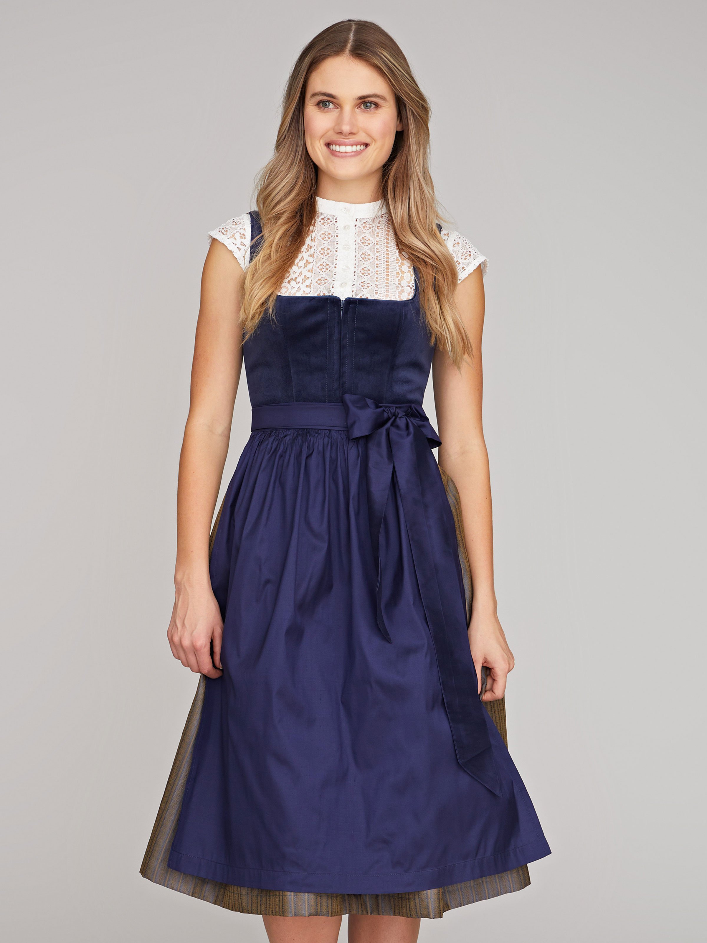 Dunkelblaues Dirndl Dunkelblaues Dirndl