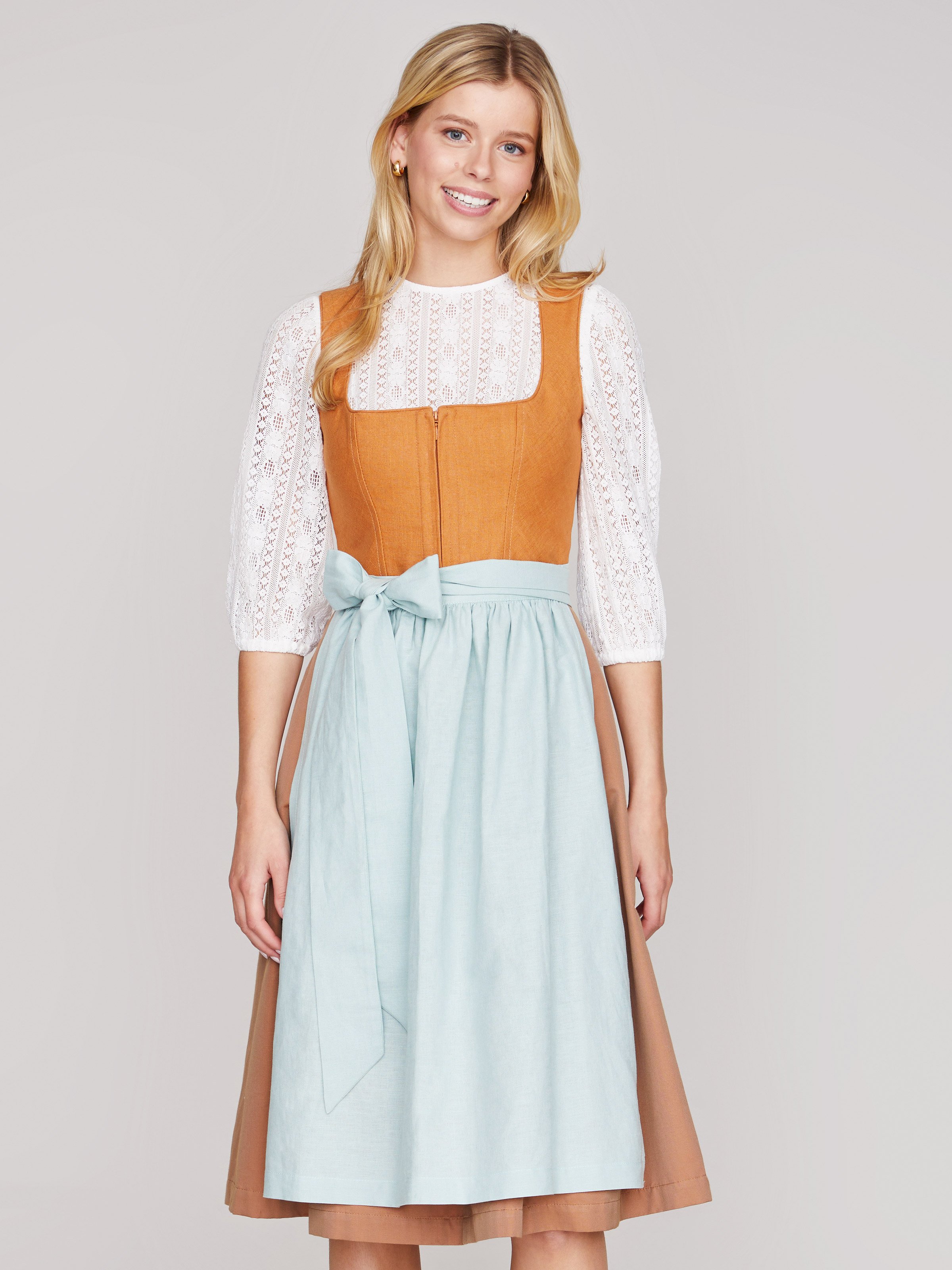 Weiße Dirndlbluse Weiße Dirndlbluse