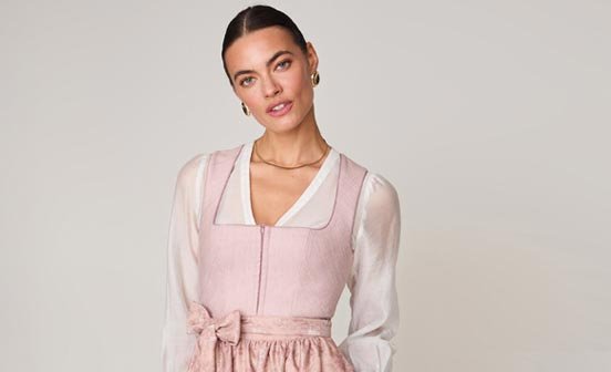 Dirndl in Rosa mit zwei Schürzen  Dirndl in Rosa mit zwei Schürzen