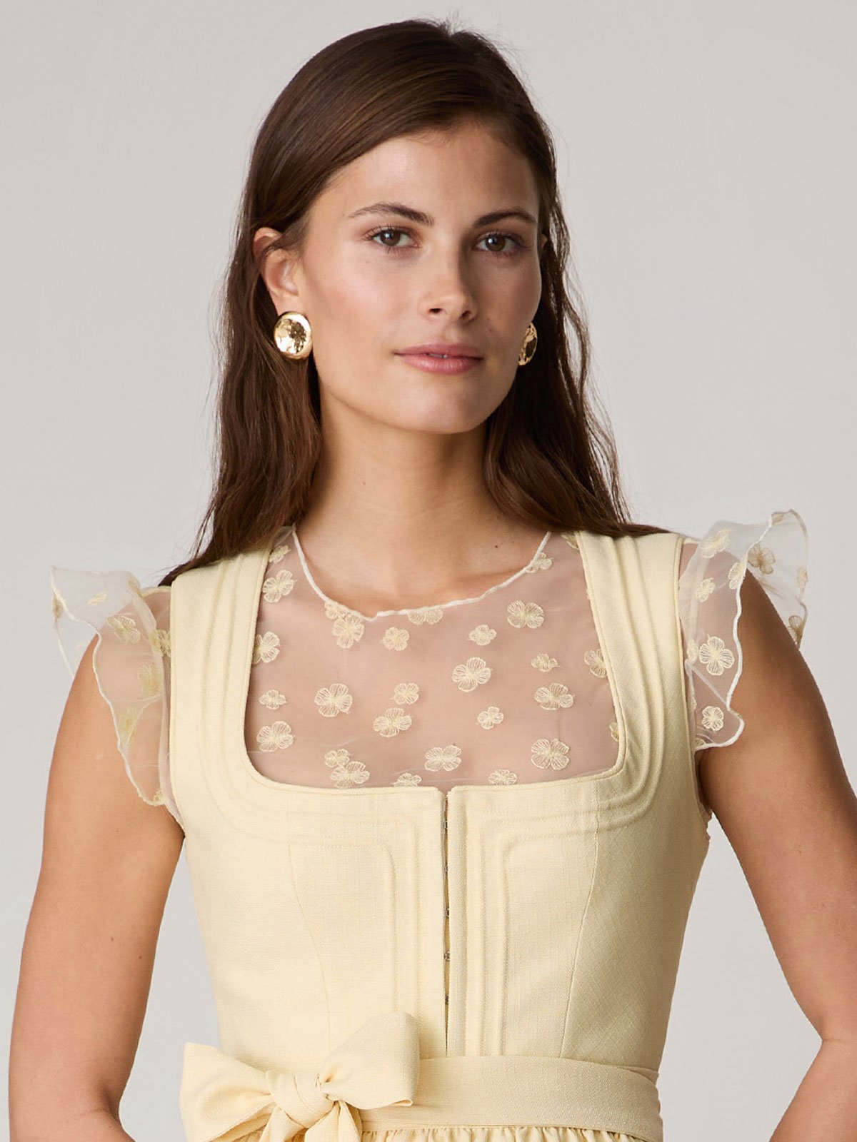 Dirndlbluse in Buttergelb mit Flügelärmel