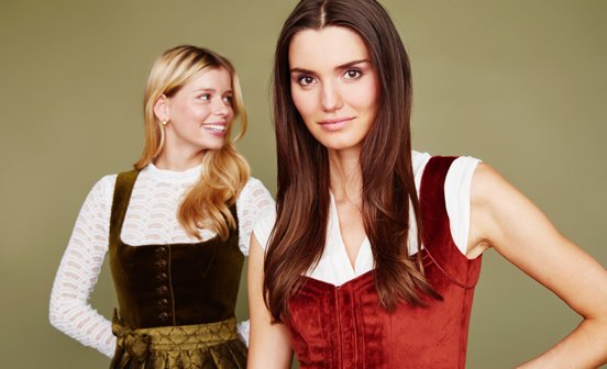 Samtdirndl in rostrot und moosgrün