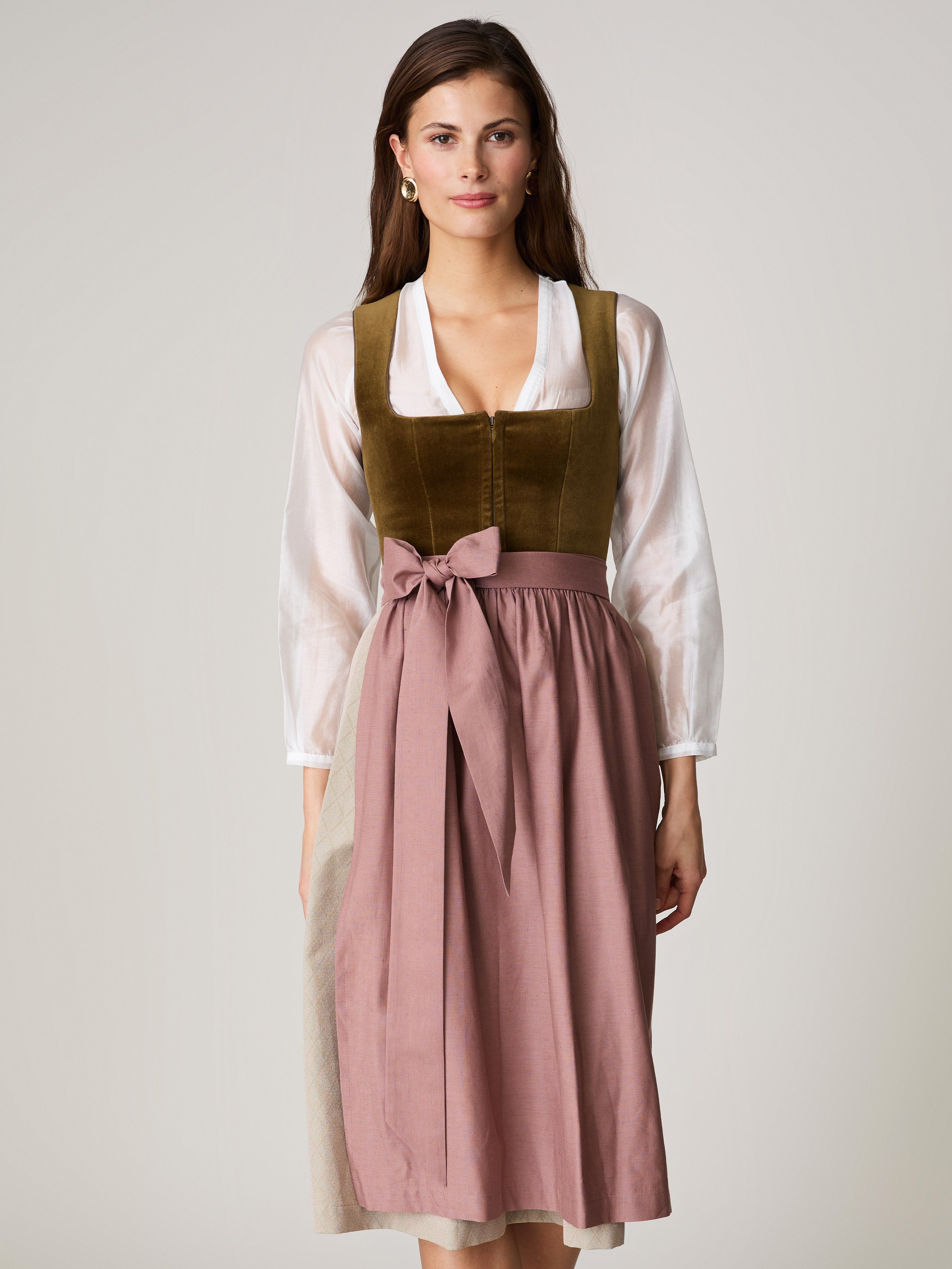 Olivgrünes Dirndl mit Samt-Mieder