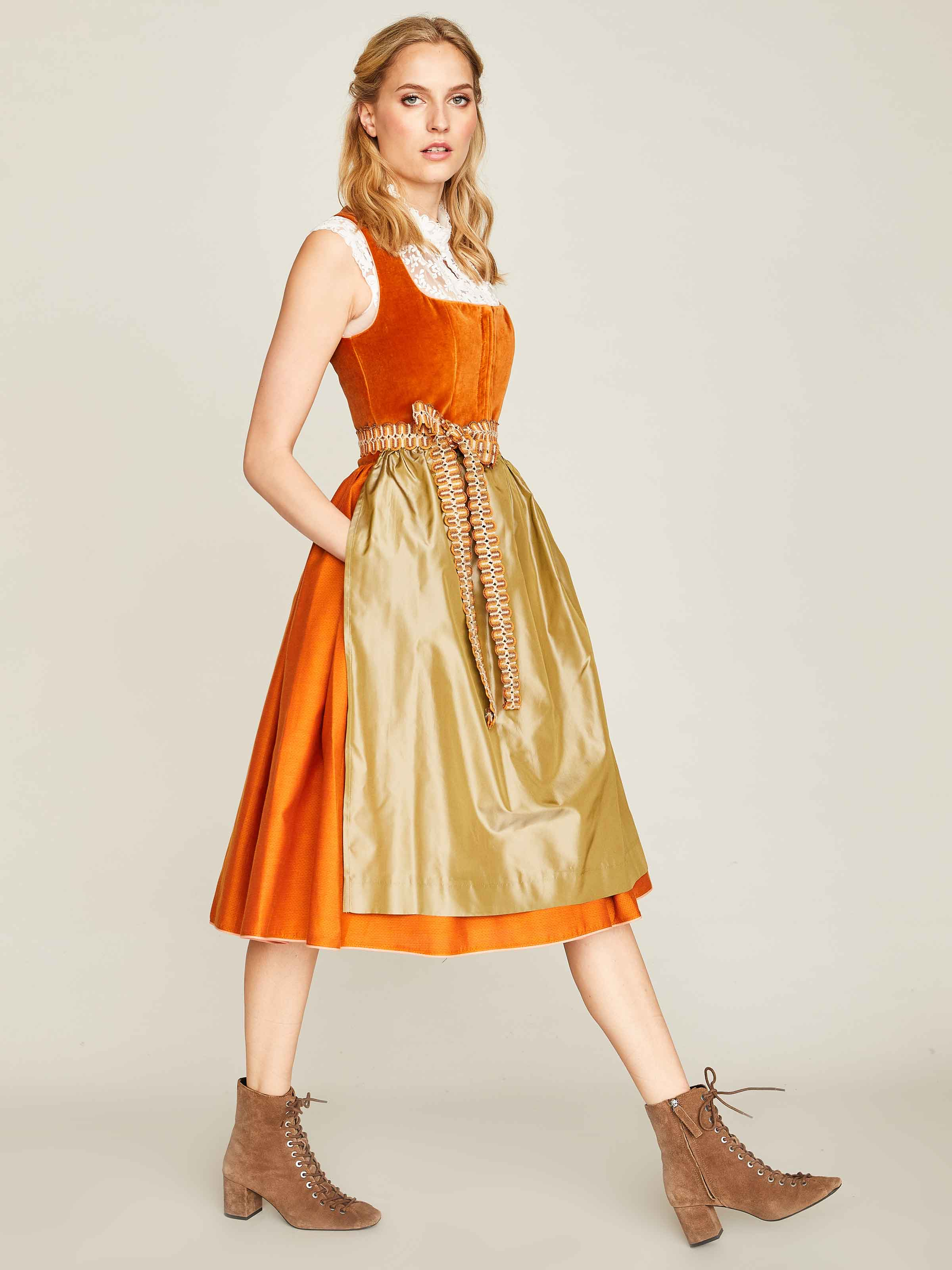 Samt-Dirndl in Orange