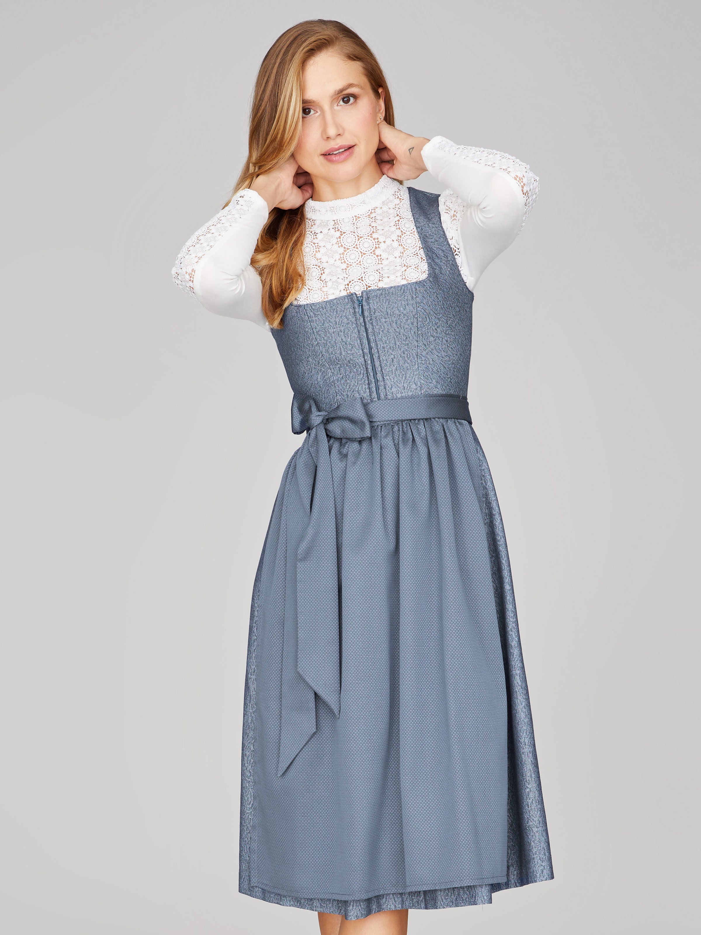 Schimmerndes blaues Dirndl Schimmerndes blaues Dirndl
