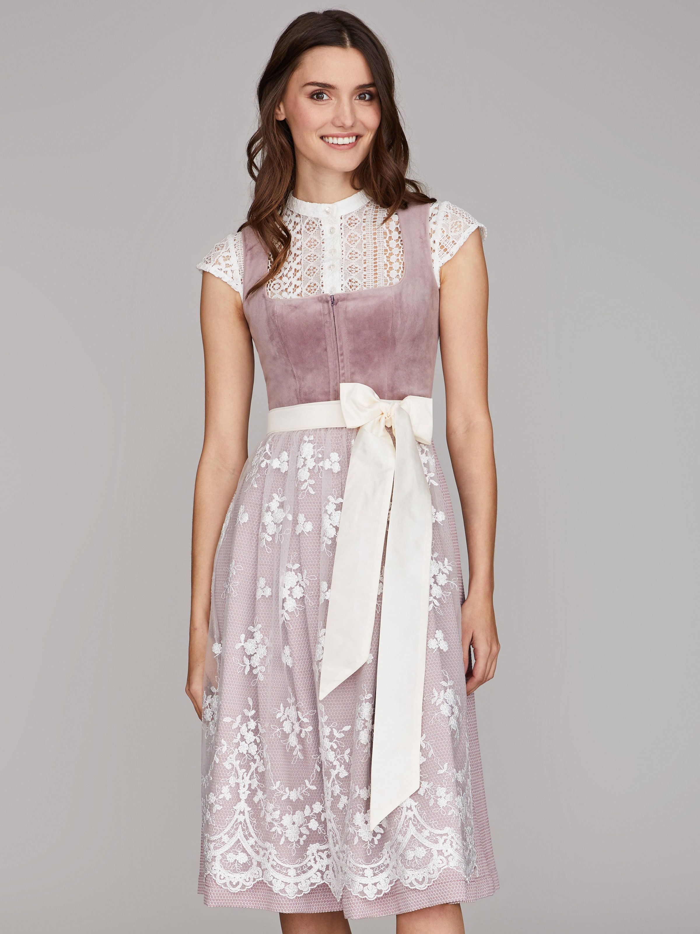 Mauvefarbenes Samtdirndl Mauvefarbenes Samtdirndl
