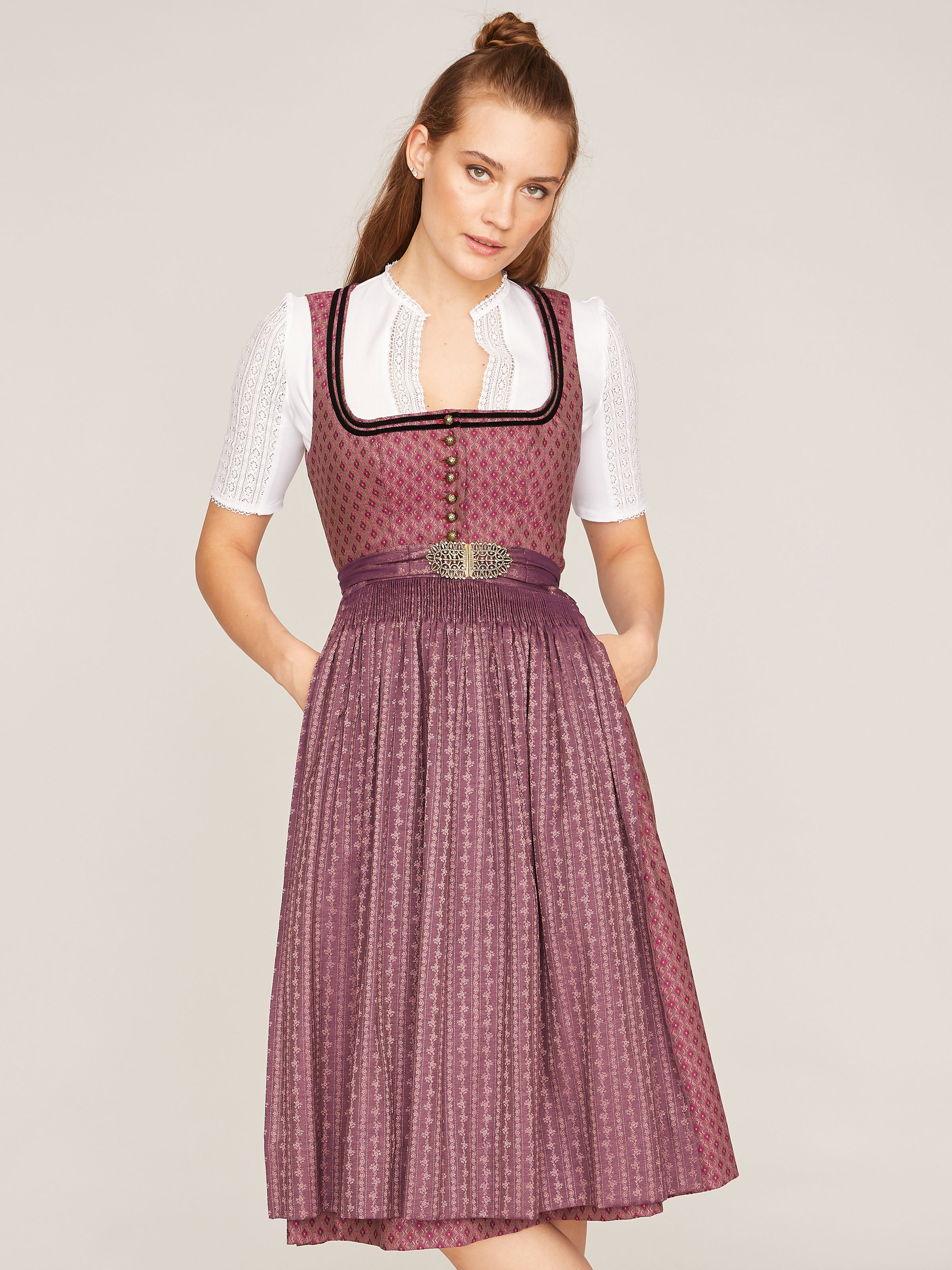Beerenfarbenes Stretch-Dirndl 