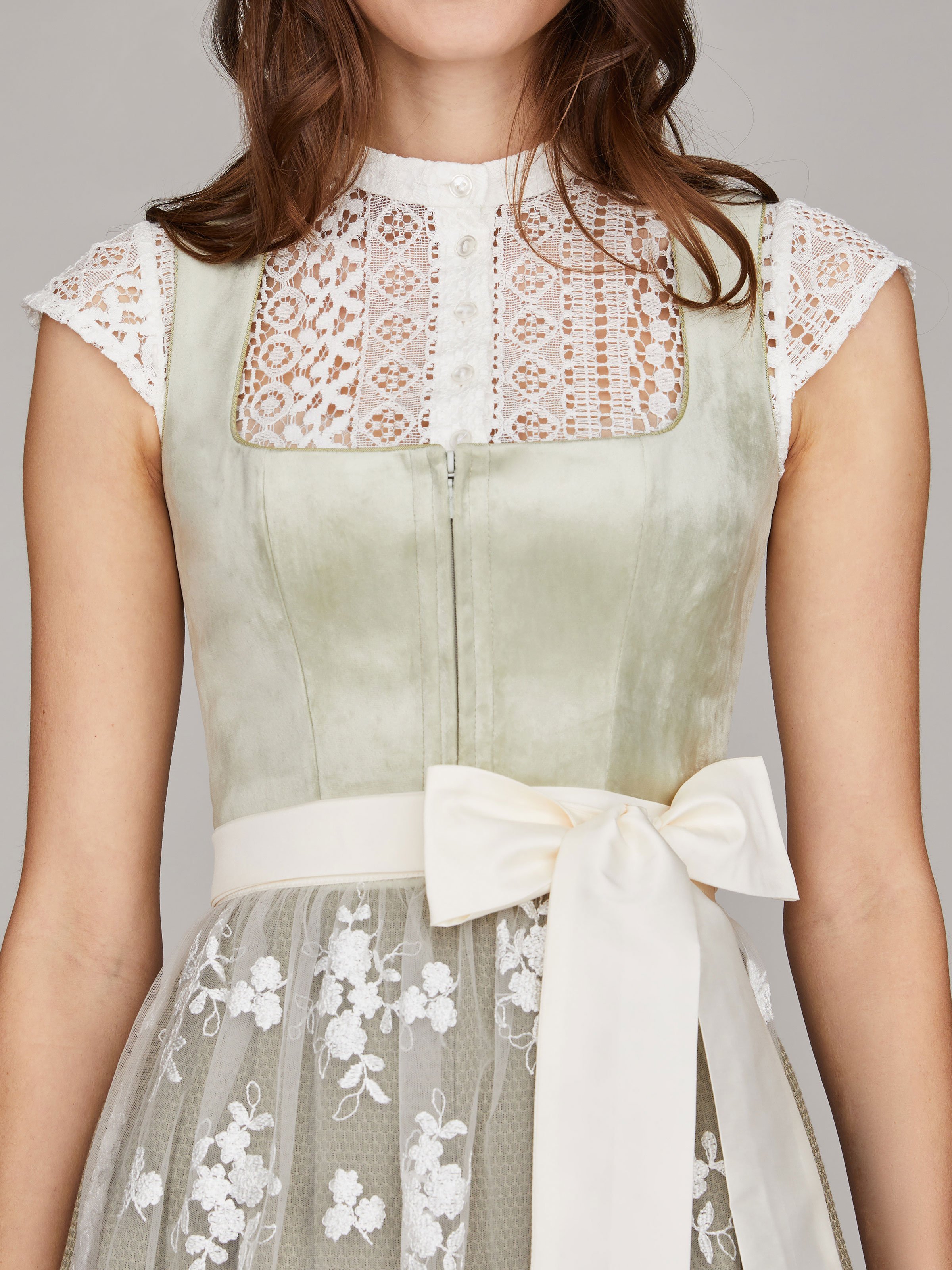 Salbeigrünes Samtdirndl Salbeigrünes Samtdirndl
