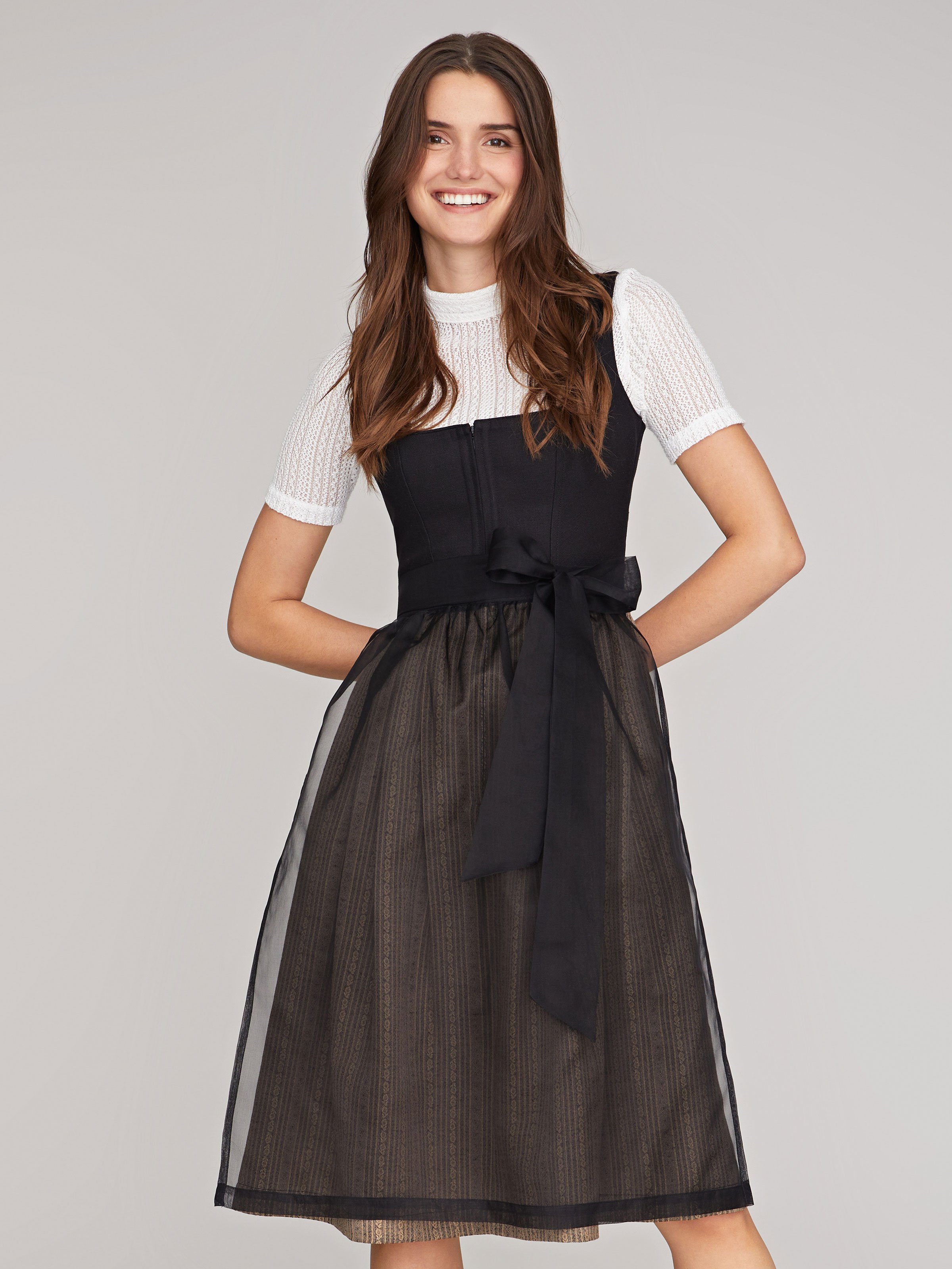 Schwarzes Dirndl Schwarzes Dirndl