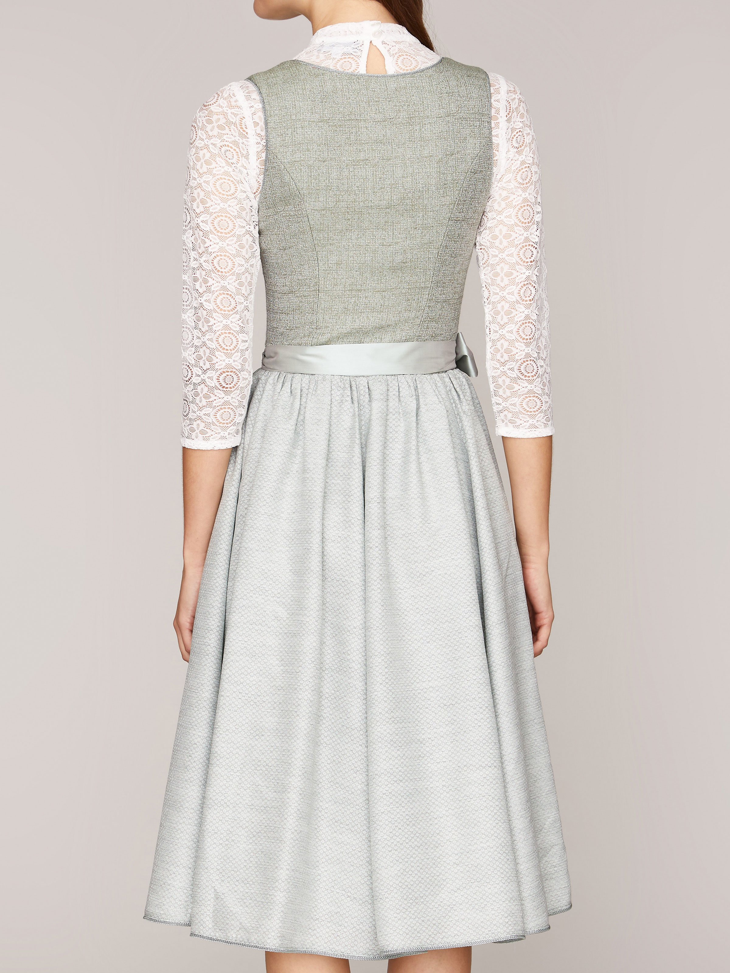 Mintfarbenes Dirndl mit Balkonette-Ausschnitt Mintfarbenes Dirndl mit Balkonette-Ausschnitt