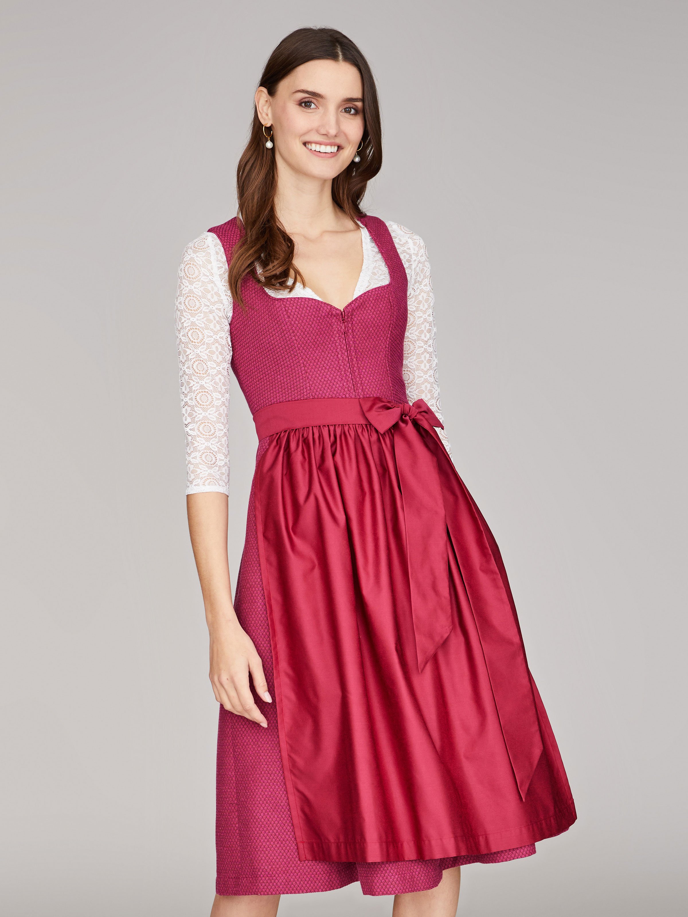 Beeren-farbenes Dirndl Beeren-farbenes Dirndl