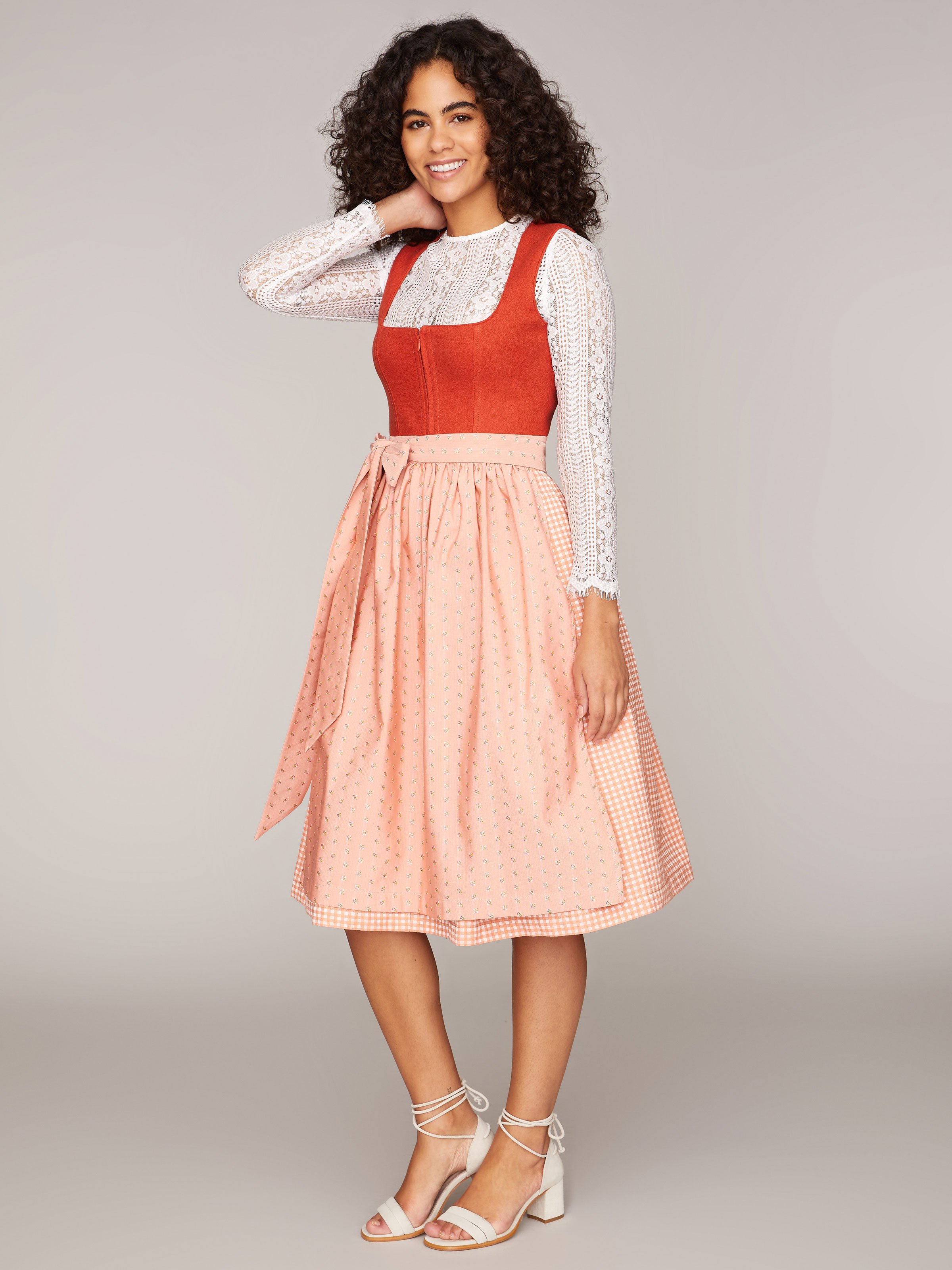 Orangefarbenes Dirndl mit Leinen-Mieder Orangefarbenes Dirndl mit Leinen-Mieder