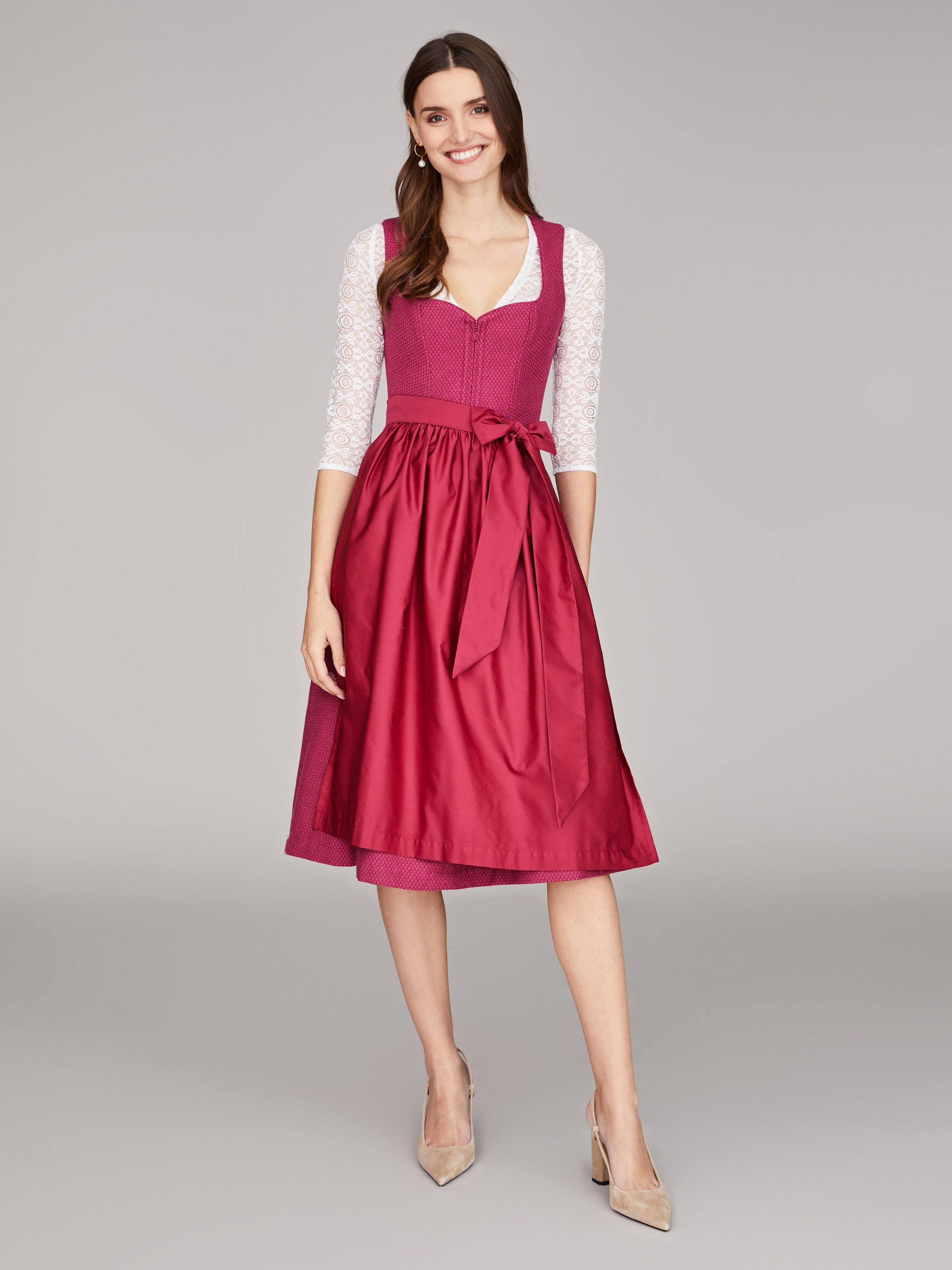 Beeren-farbenes Dirndl Beeren-farbenes Dirndl