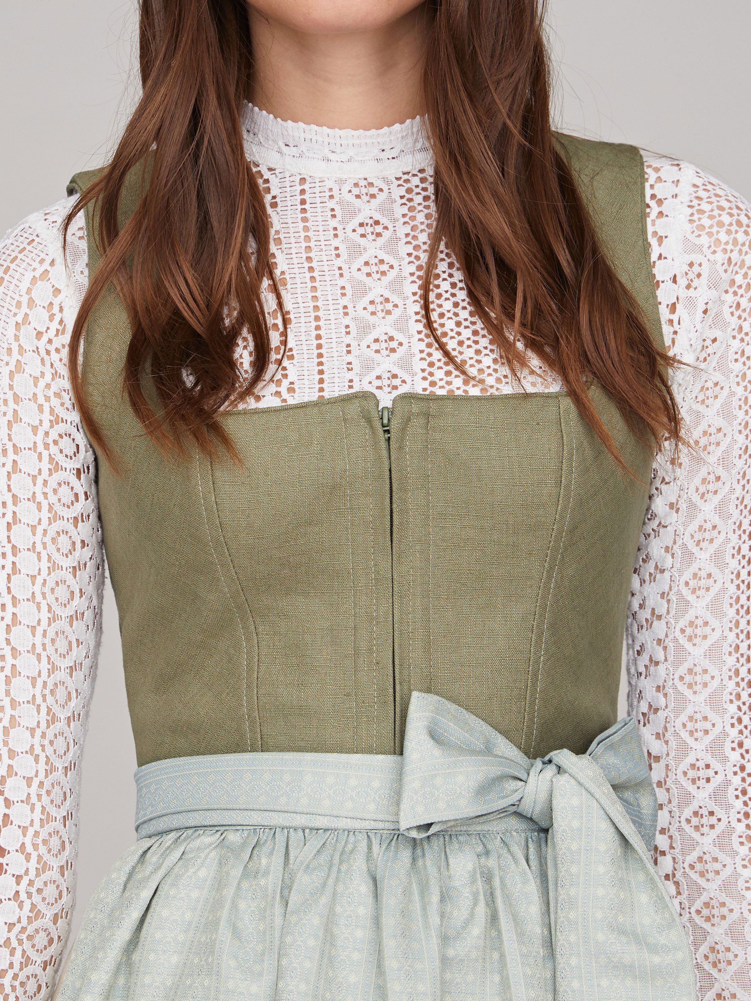 Khakifarbenes Dirndl Khakifarbenes Dirndl