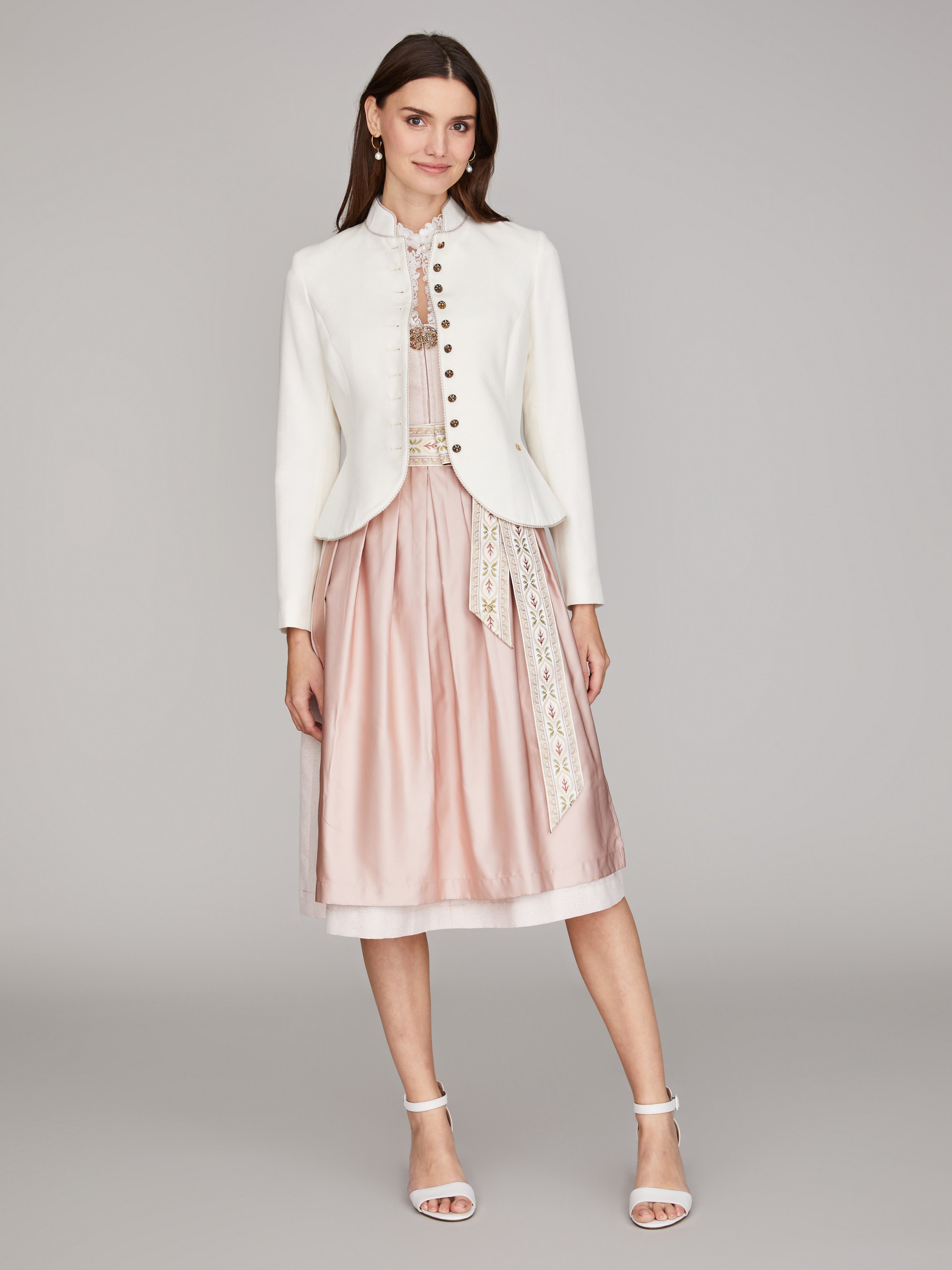 Altrosa Dirndl mit dekorativer Schnalle Altrosa Dirndl mit dekorativer Schnalle