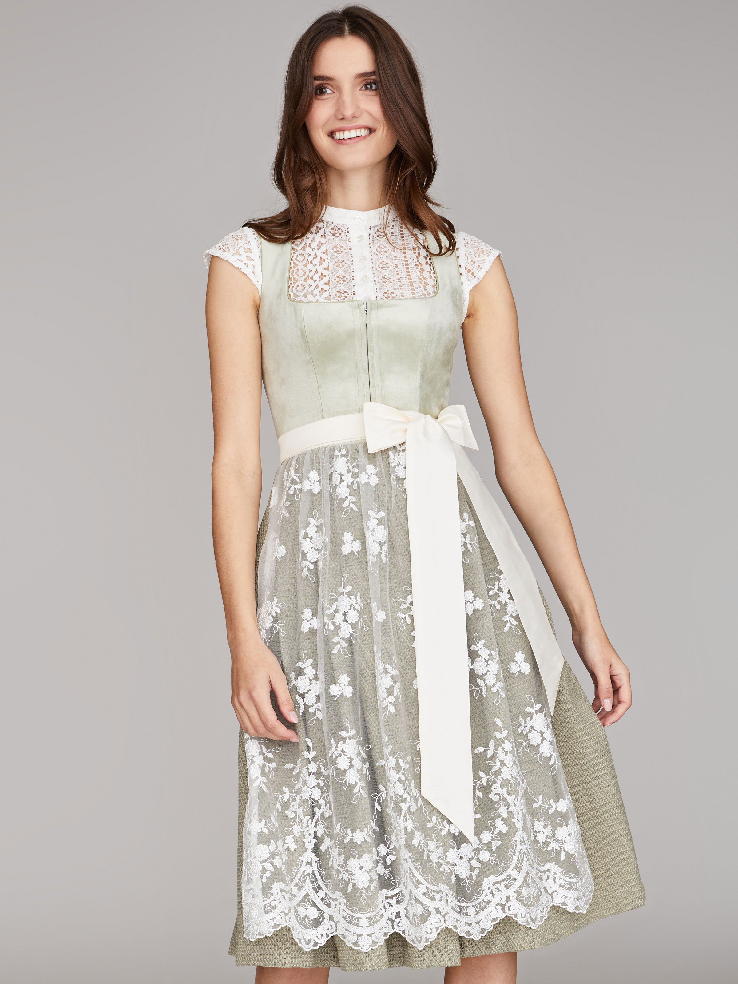 Salbeigrünes Samtdirndl Salbeigrünes Samtdirndl