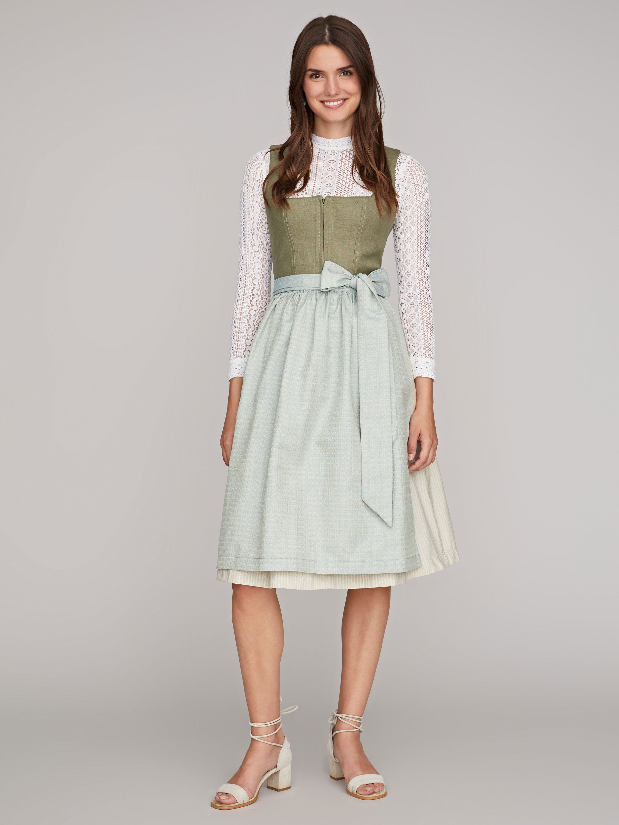 Khakifarbenes Dirndl Khakifarbenes Dirndl