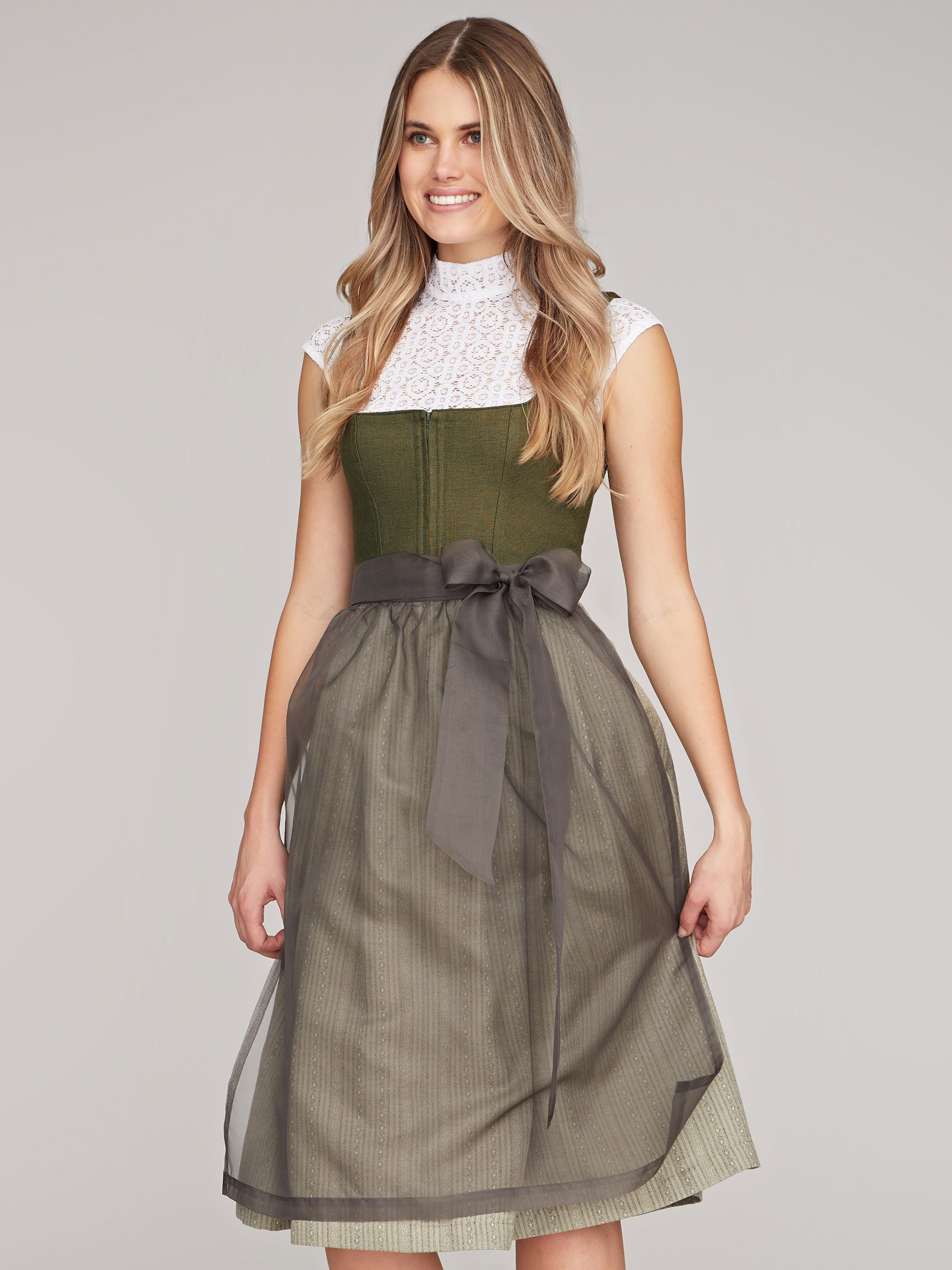 Grünes Dirndl mit Leinen-Mieder Grünes Dirndl mit Leinen-Mieder