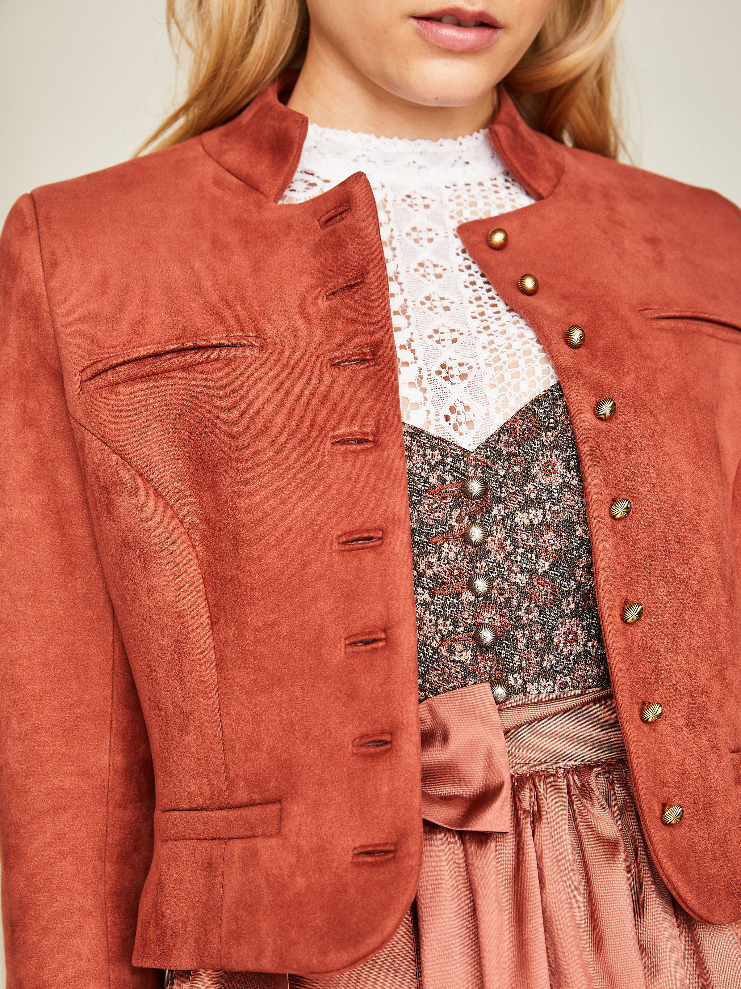 Rosé-braunes Dirndl mit zwei Schürzen Rosé-braunes Dirndl mit zwei Schürzen