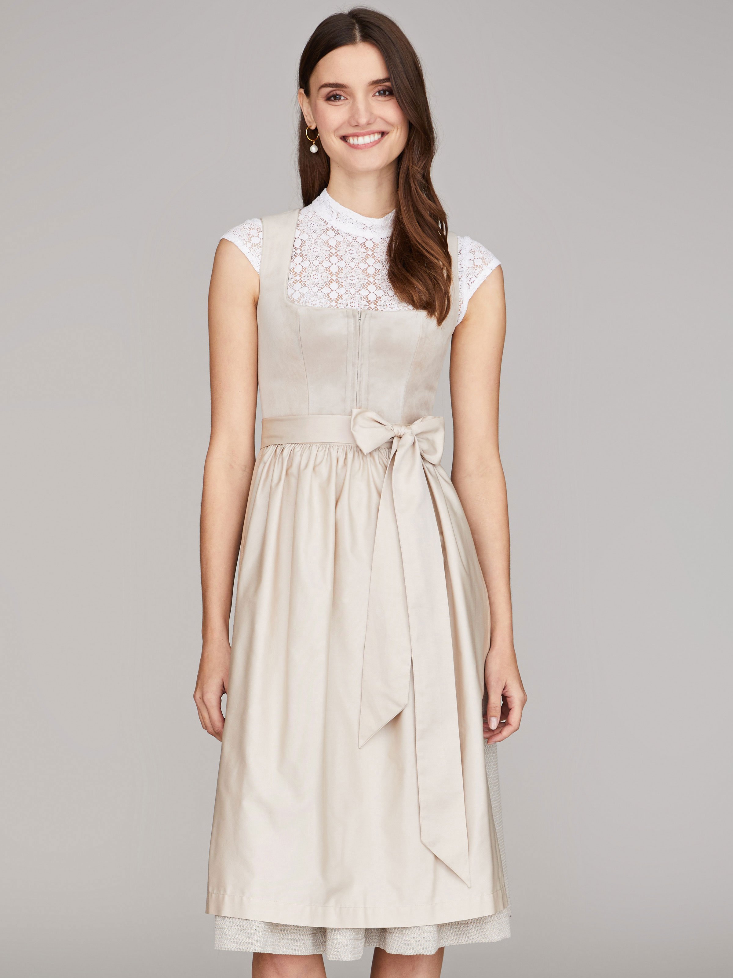 Beiges Samtdirndl Beiges Samtdirndl