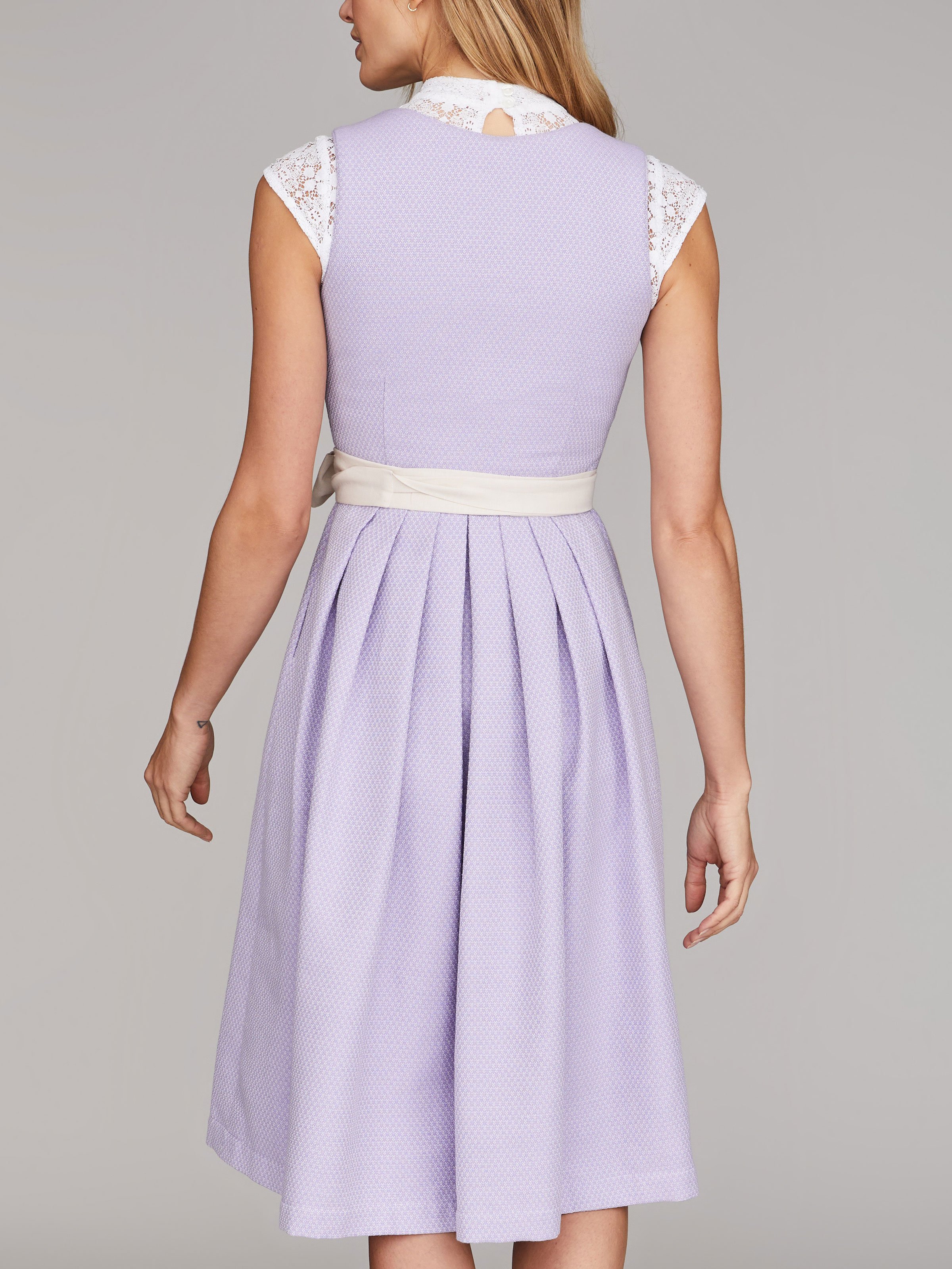 Flieder-farbenes Dirndl Flieder-farbenes Dirndl