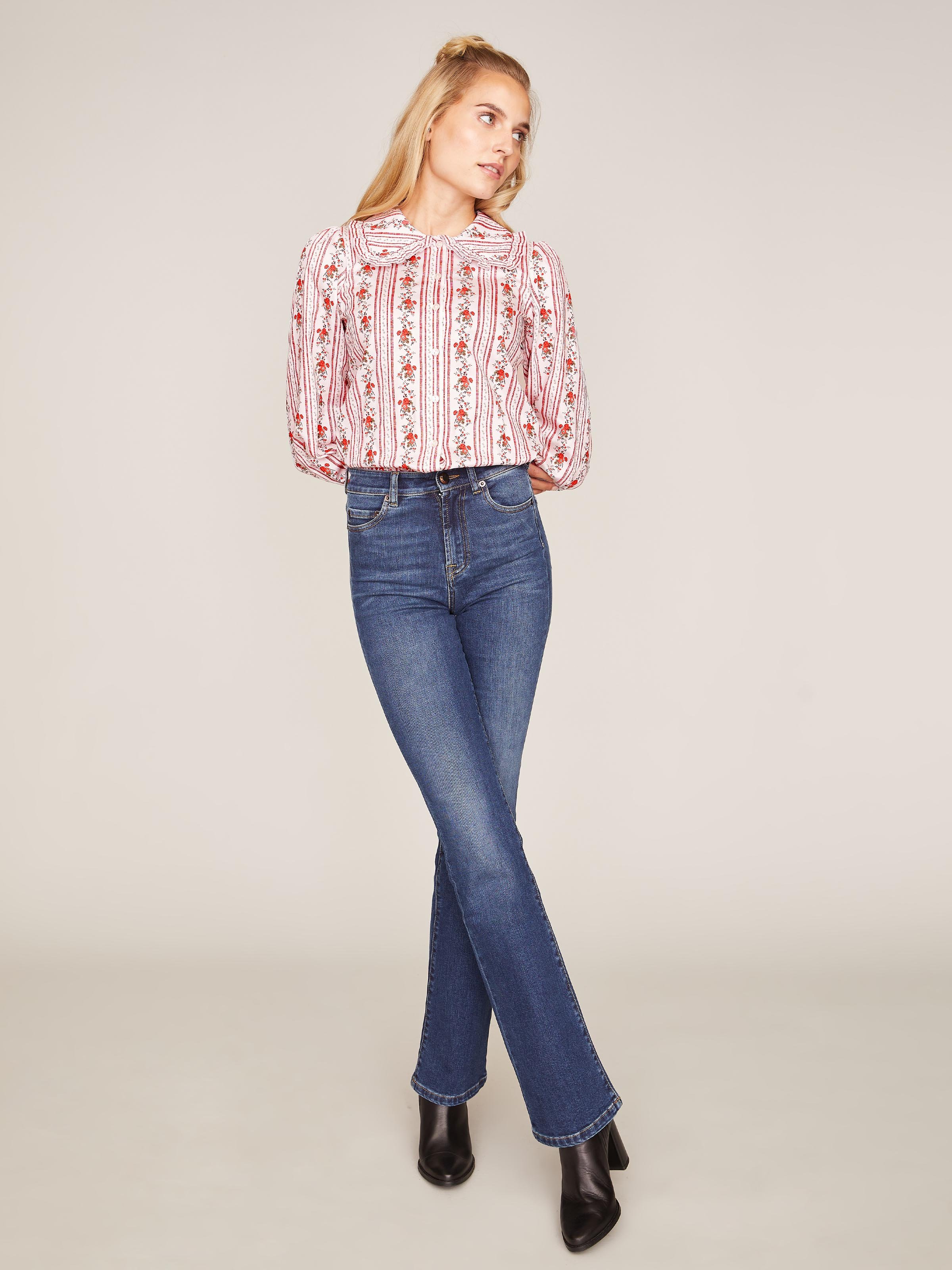 Bluse mit Blumenranken Bluse mit Blumenranken