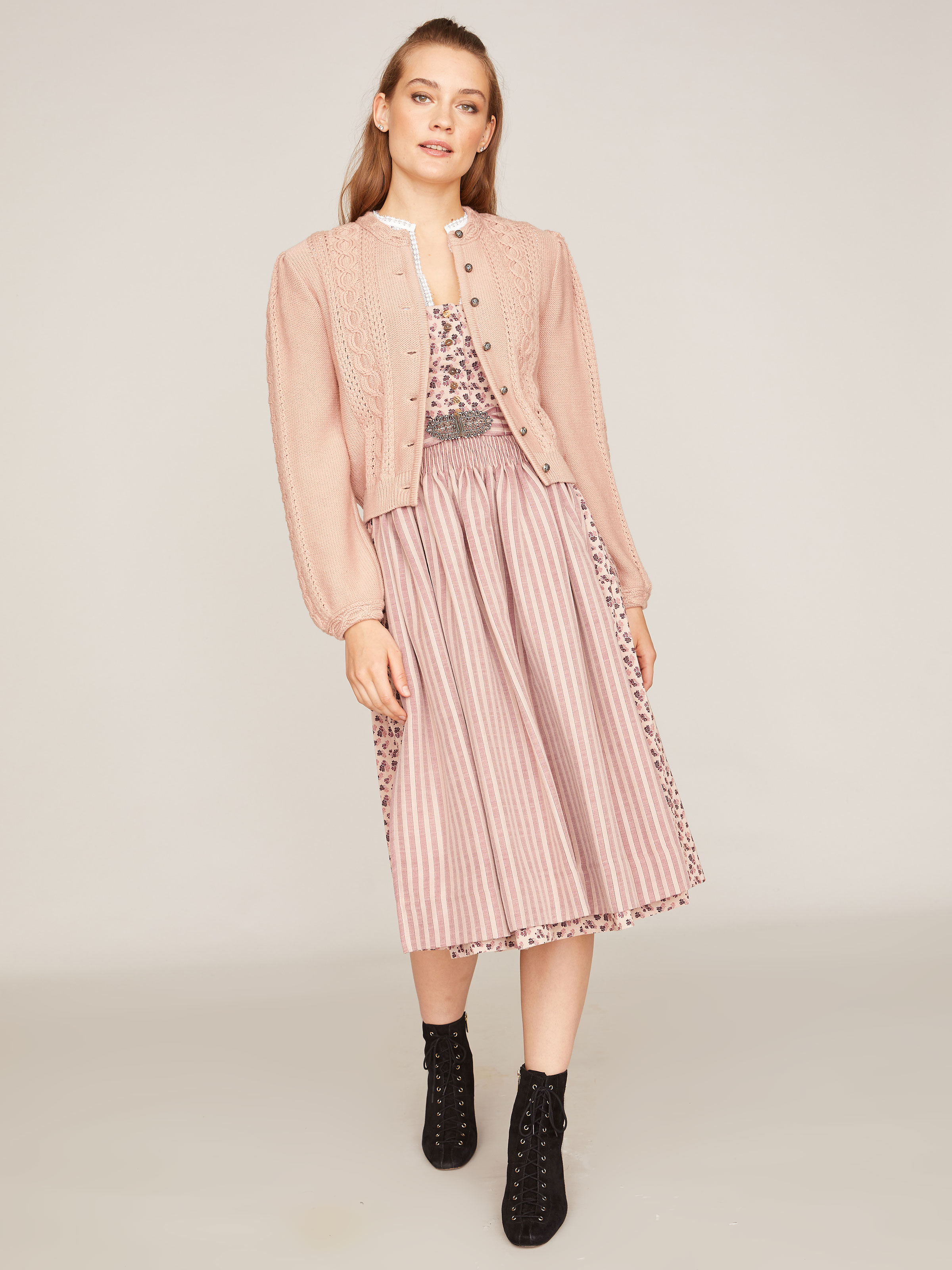 Oversized Strickjacke in sanftem Apricot Oversized Strickjacke in sanftem Apricot