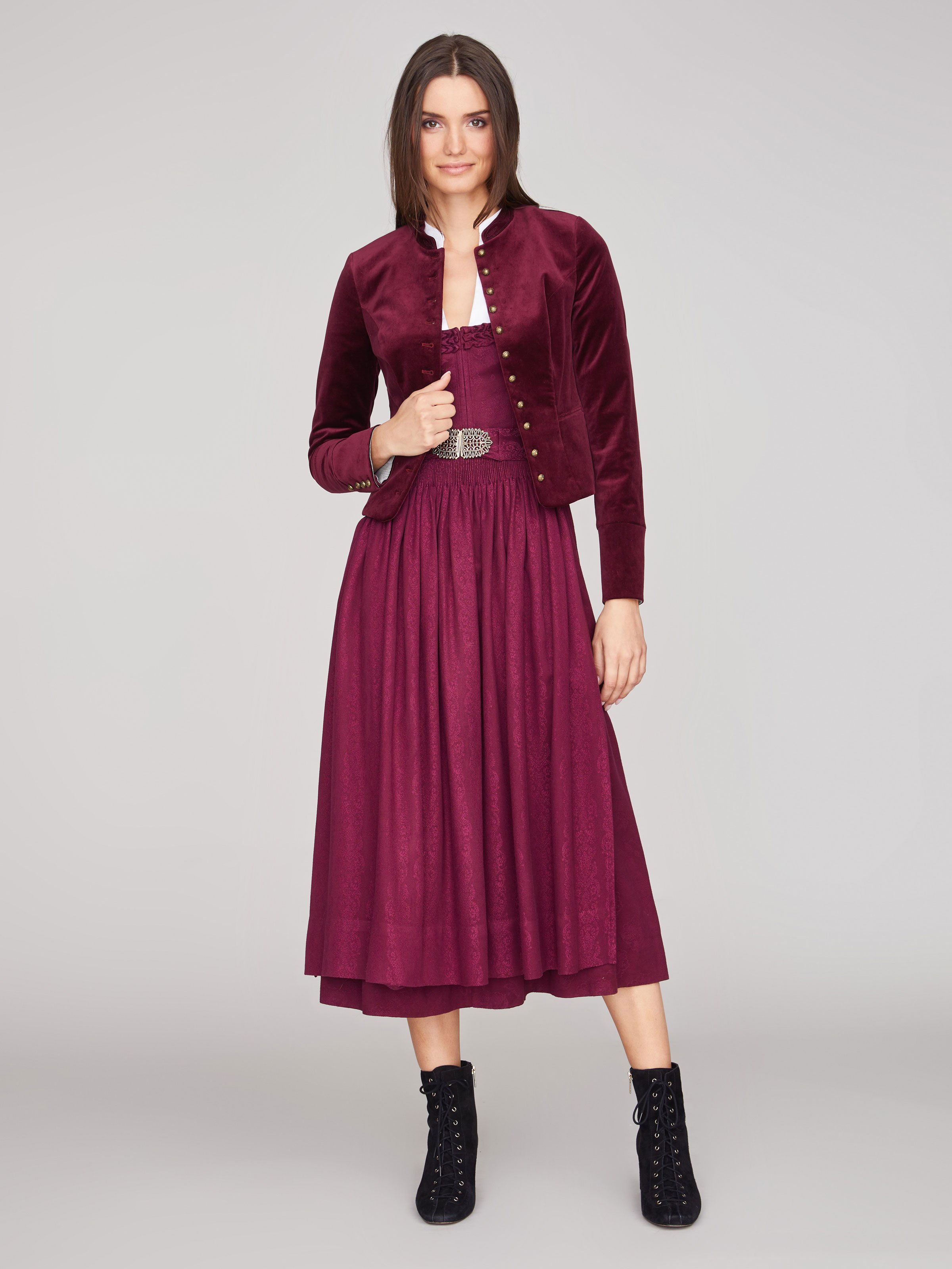 Trauben-farbenes Dirndl Trauben-farbenes Dirndl