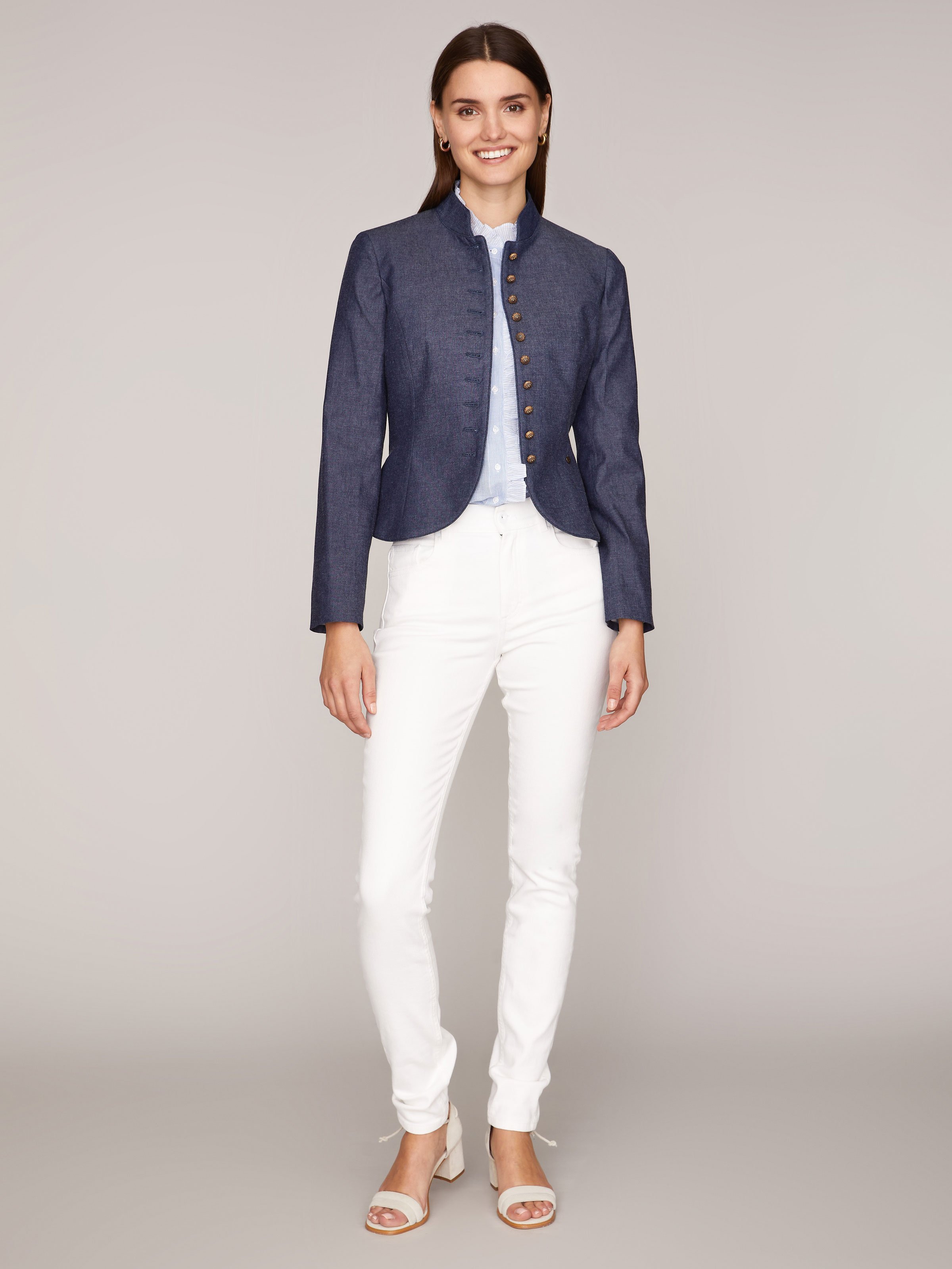 Denimfarbener Trachten-Blazer mit Stehkragen Denimfarbener Trachten-Blazer mit Stehkragen