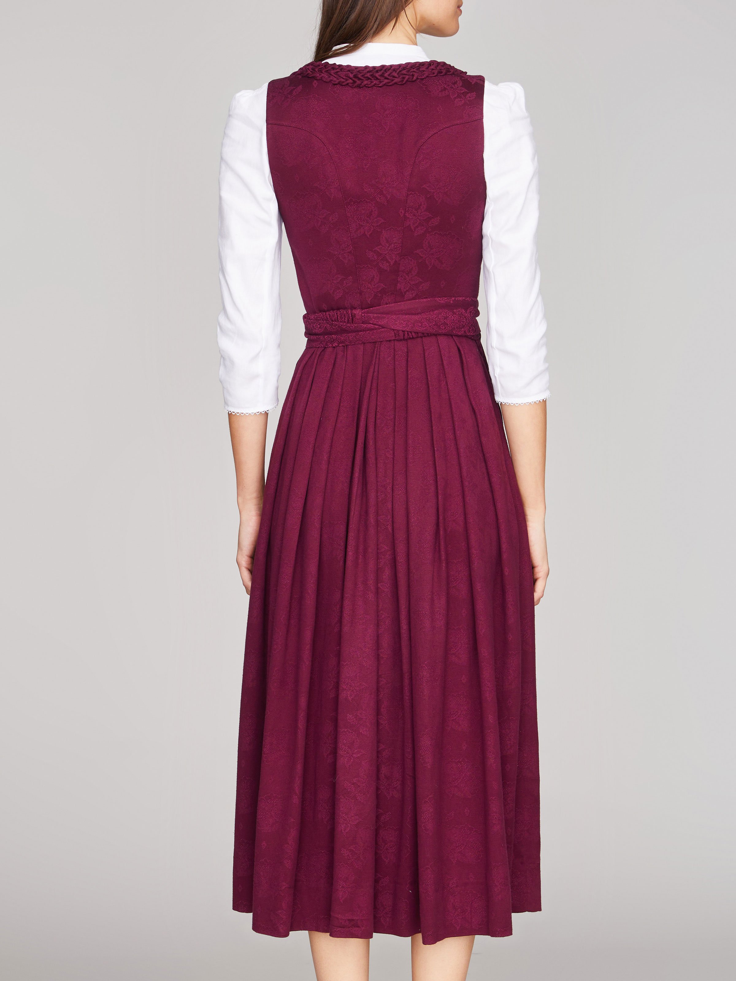 Trauben-farbenes Dirndl Trauben-farbenes Dirndl
