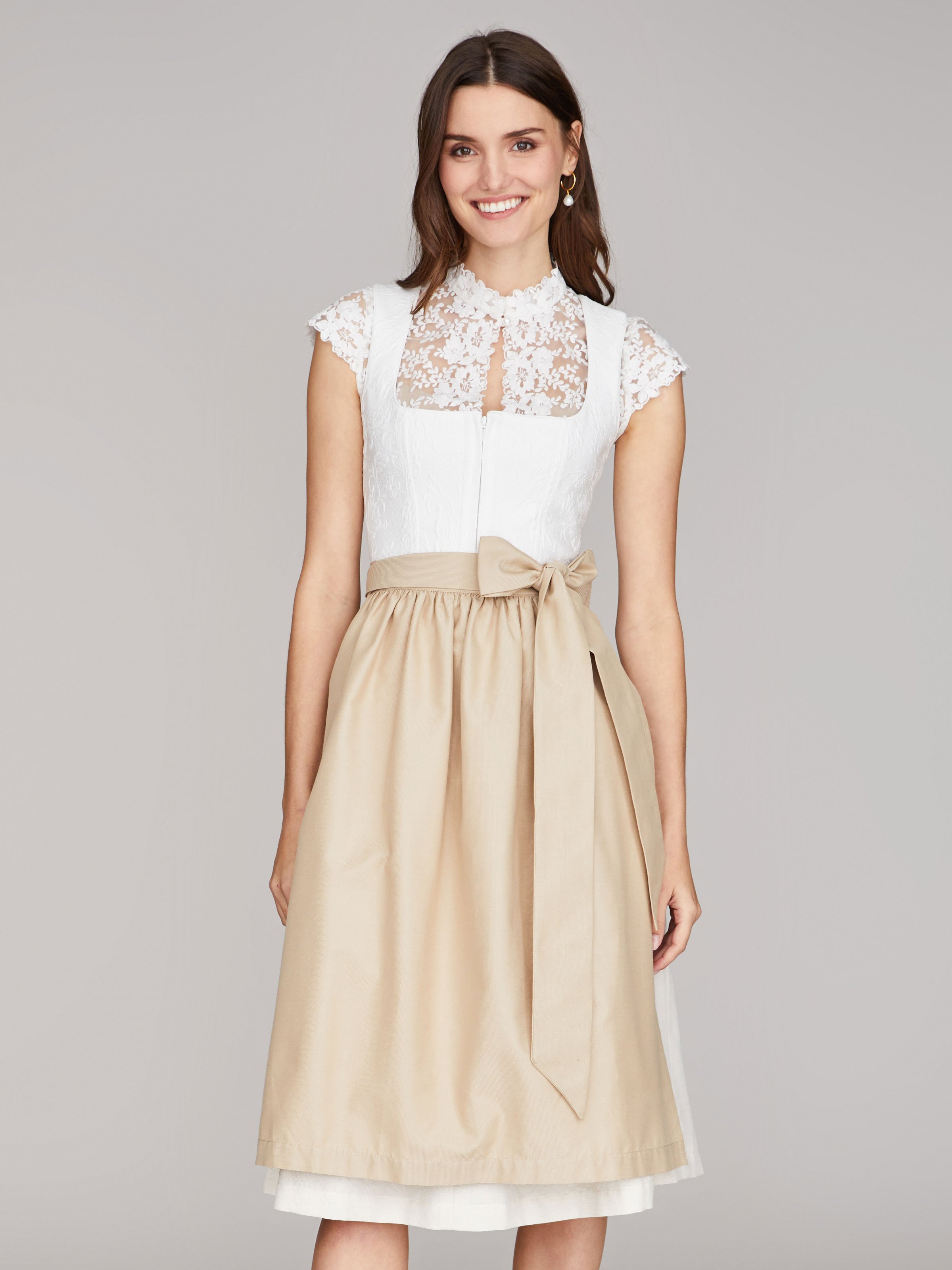 Weißes Balkonett-Dirndl Weißes Balkonett-Dirndl