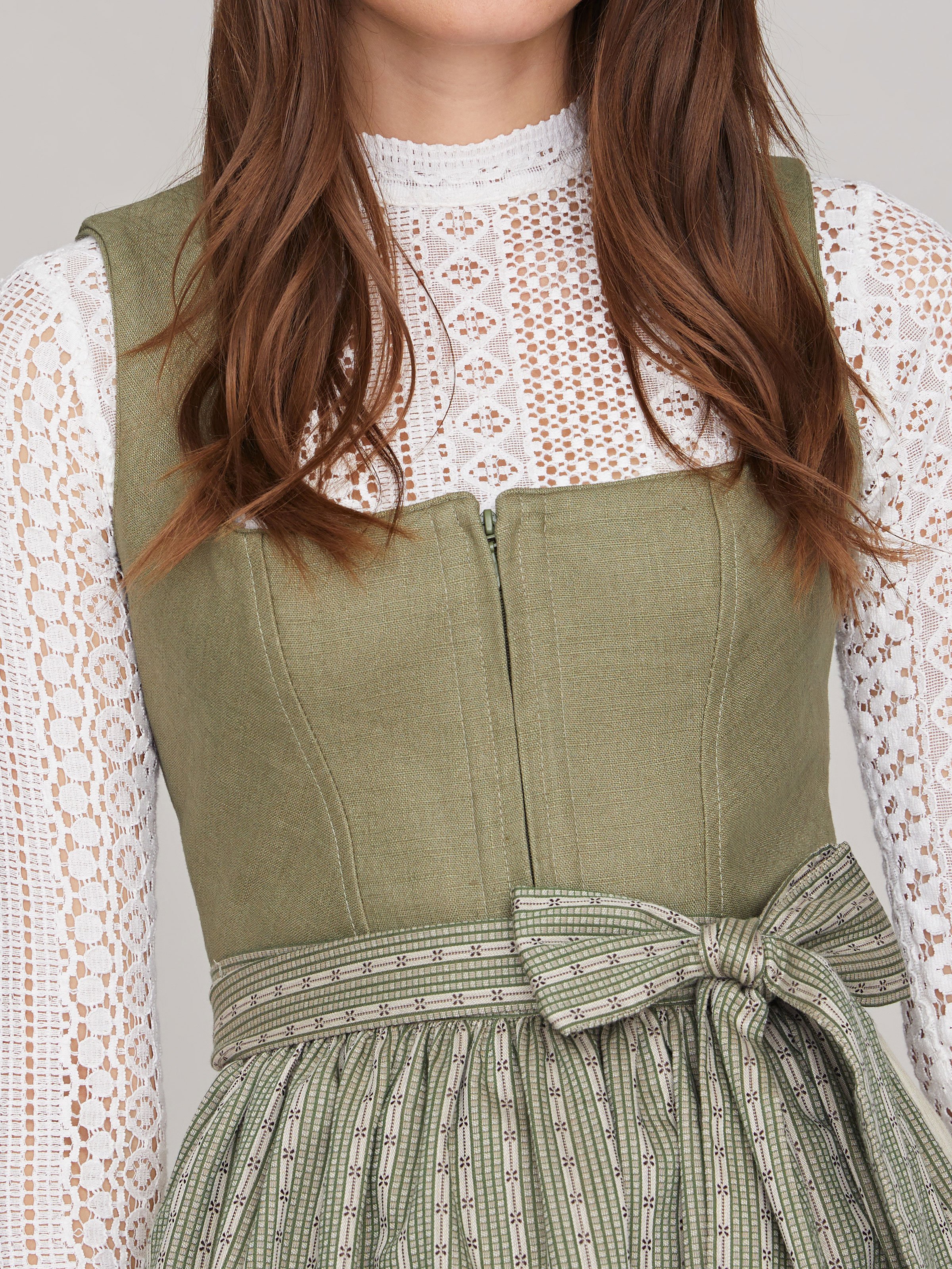 Khakifarbenes Dirndl Khakifarbenes Dirndl