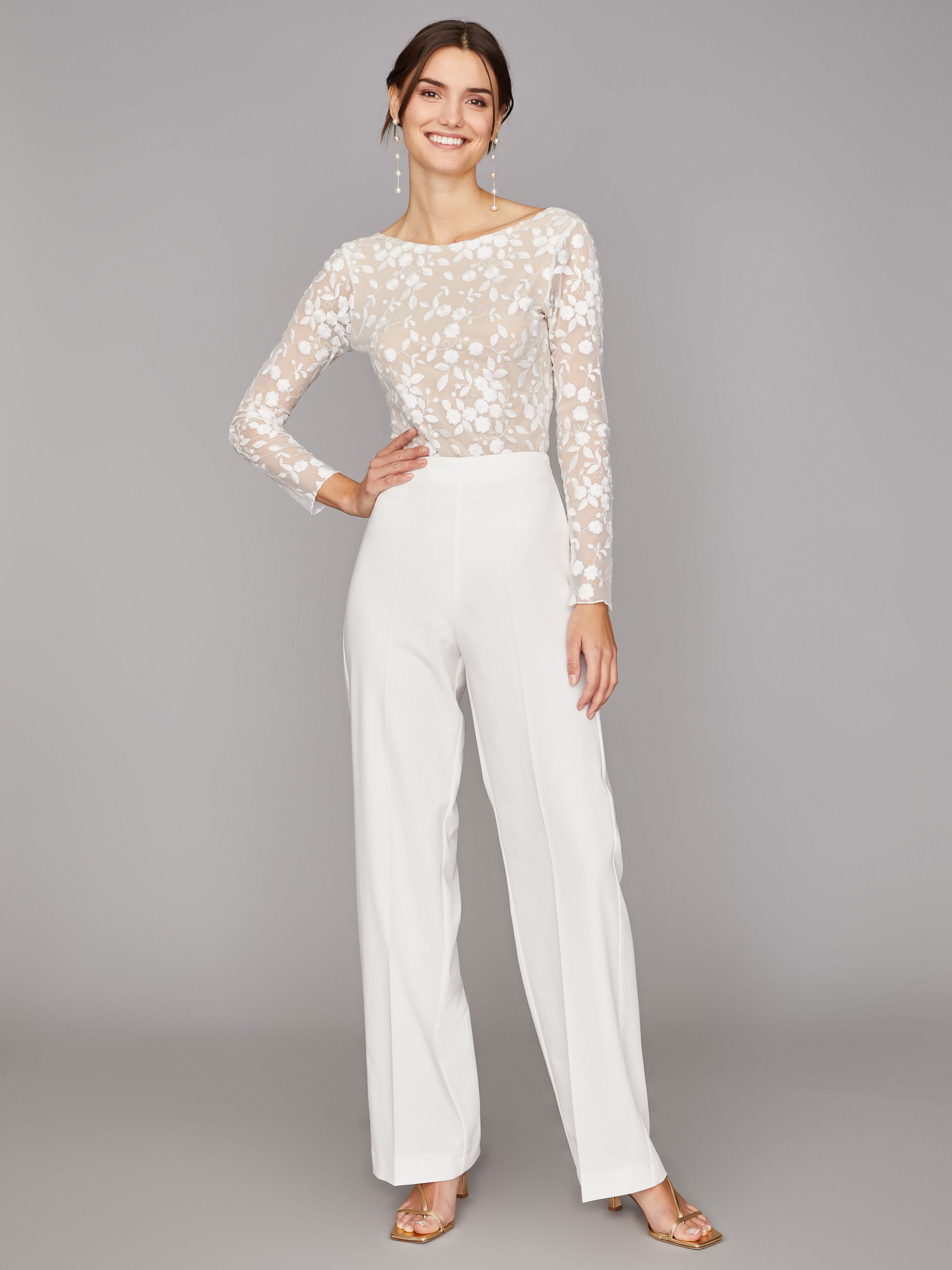 Langärmliger Braut-Body mit Blumen-Spitze und tiefem Rücken Langärmliger Braut-Body mit Blumen-Spitze und tiefem Rücken