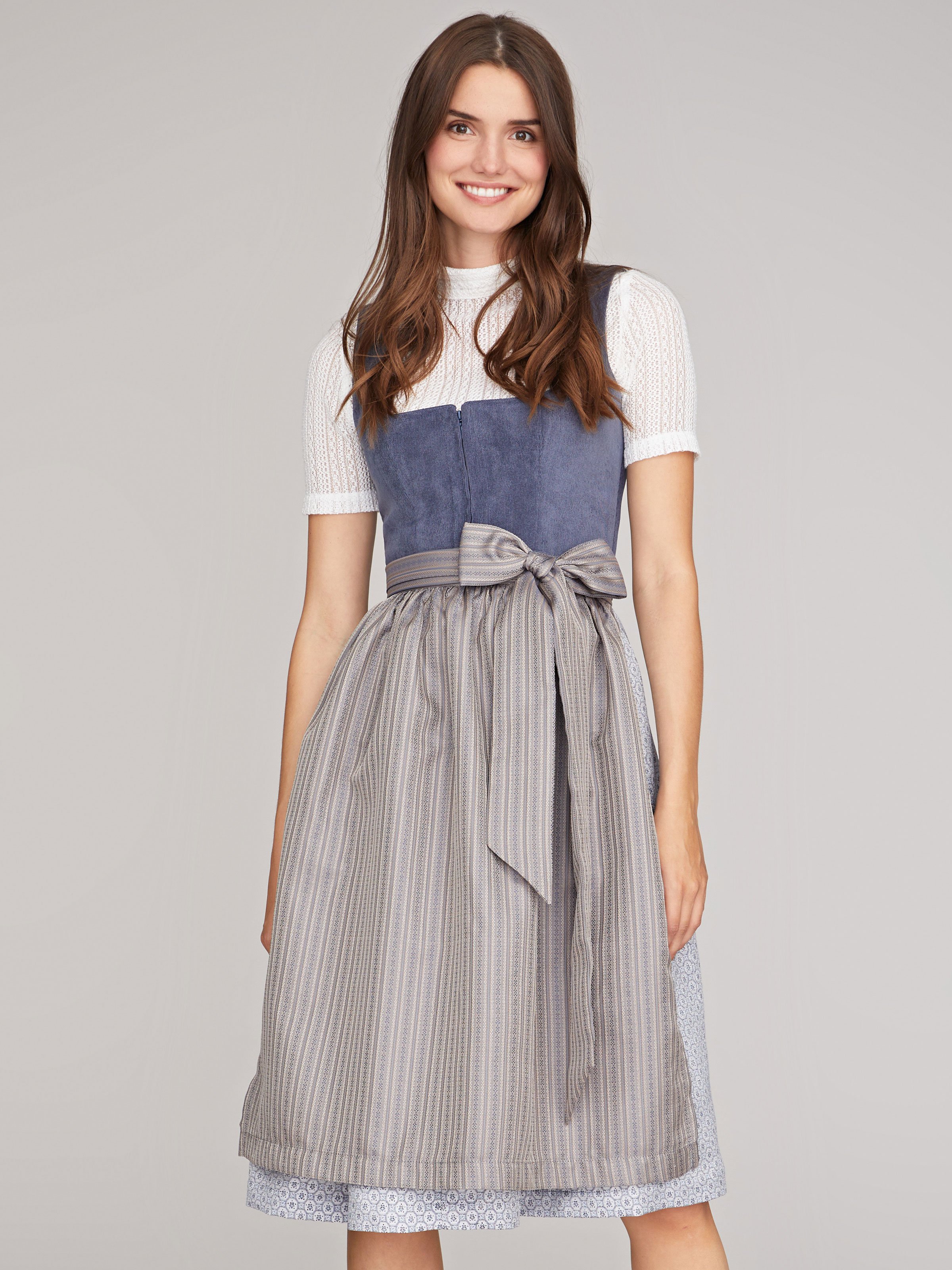 Blaues Dirndl mit Cord-Mieder Blaues Dirndl mit Cord-Mieder