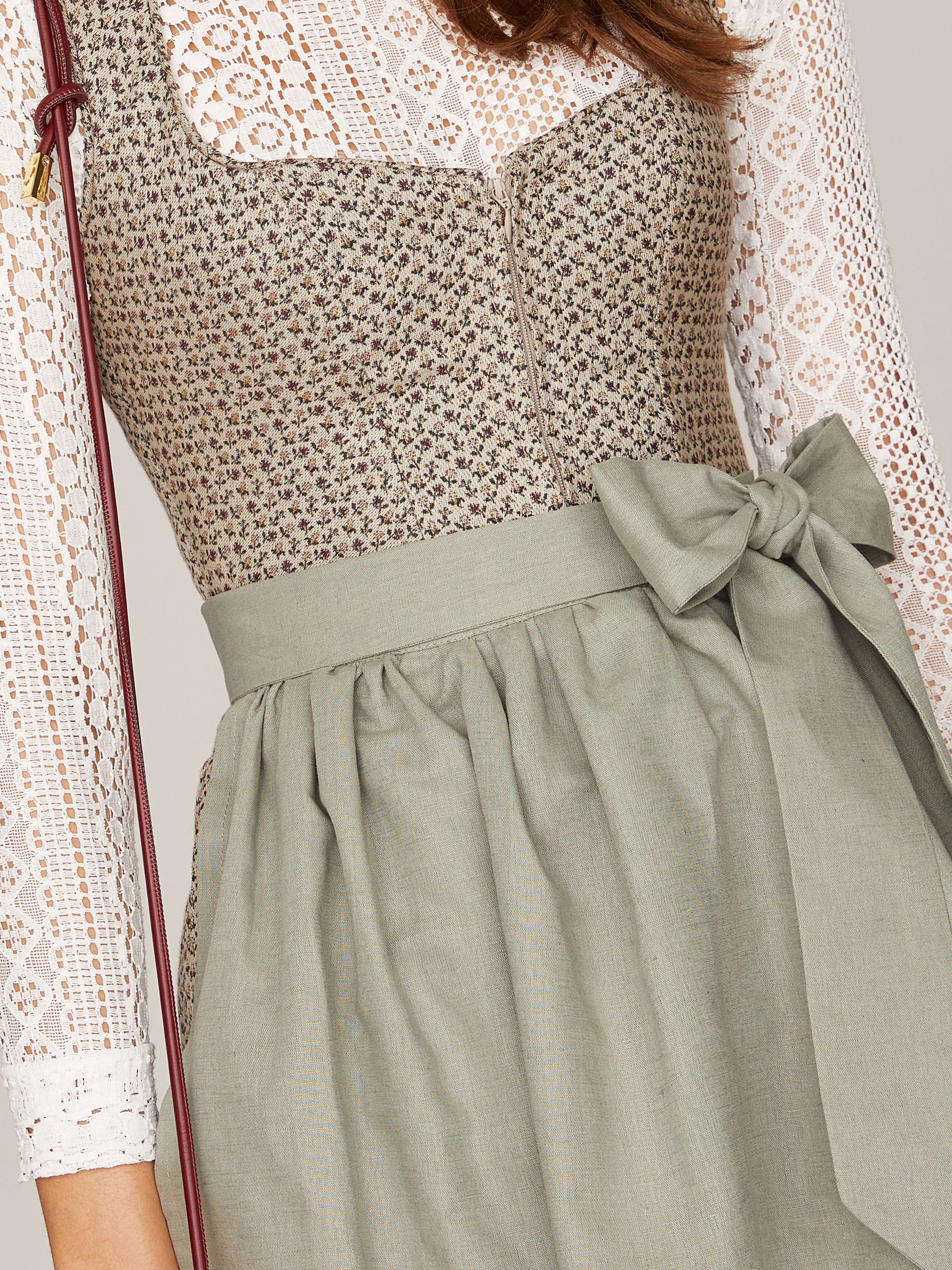 Grünes Dirndl Grünes Dirndl