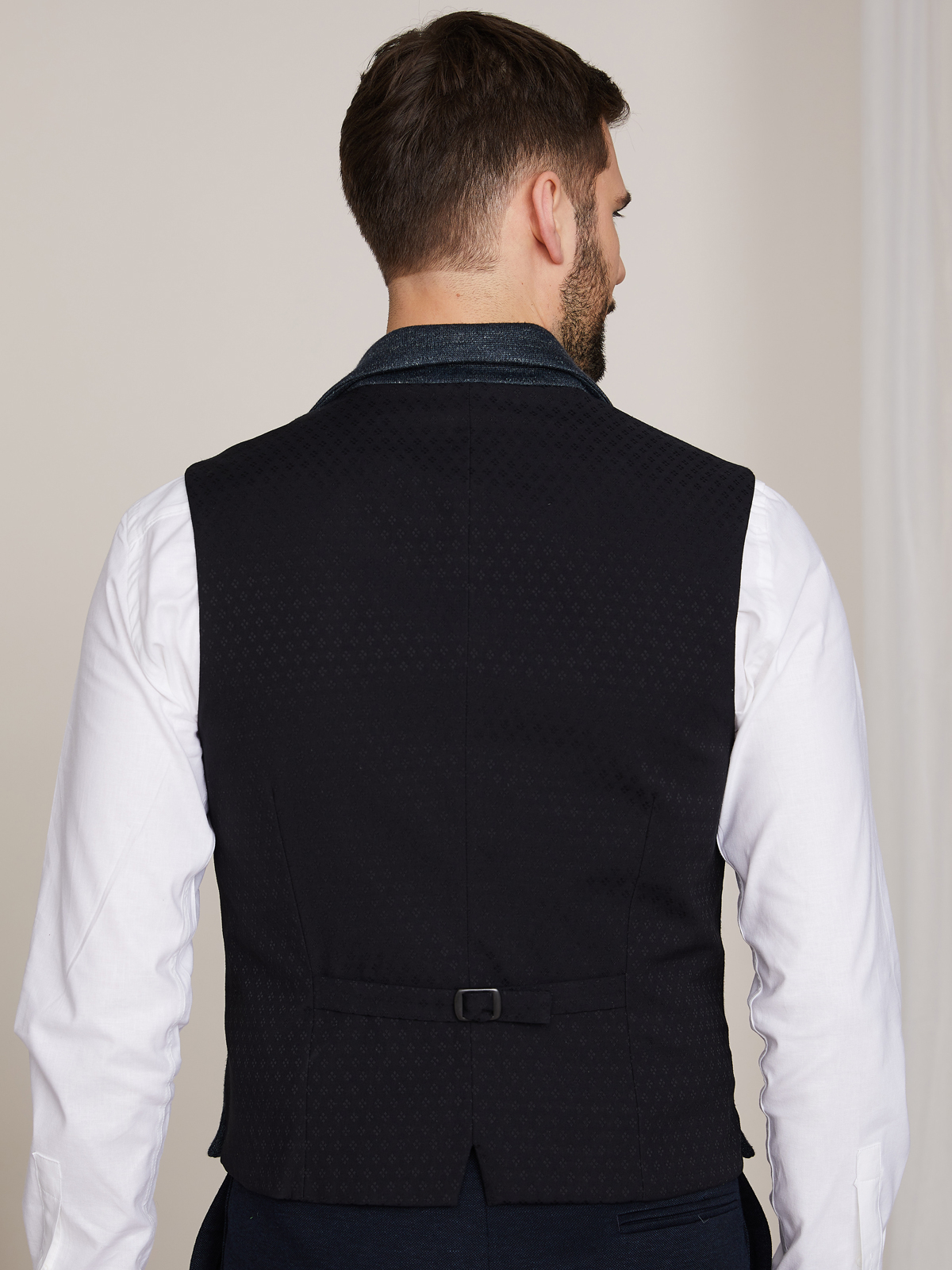 Schwarzblaue Stretch-Trachtenweste mit Reverskragen Schwarzblaue Stretch-Trachtenweste mit Reverskragen