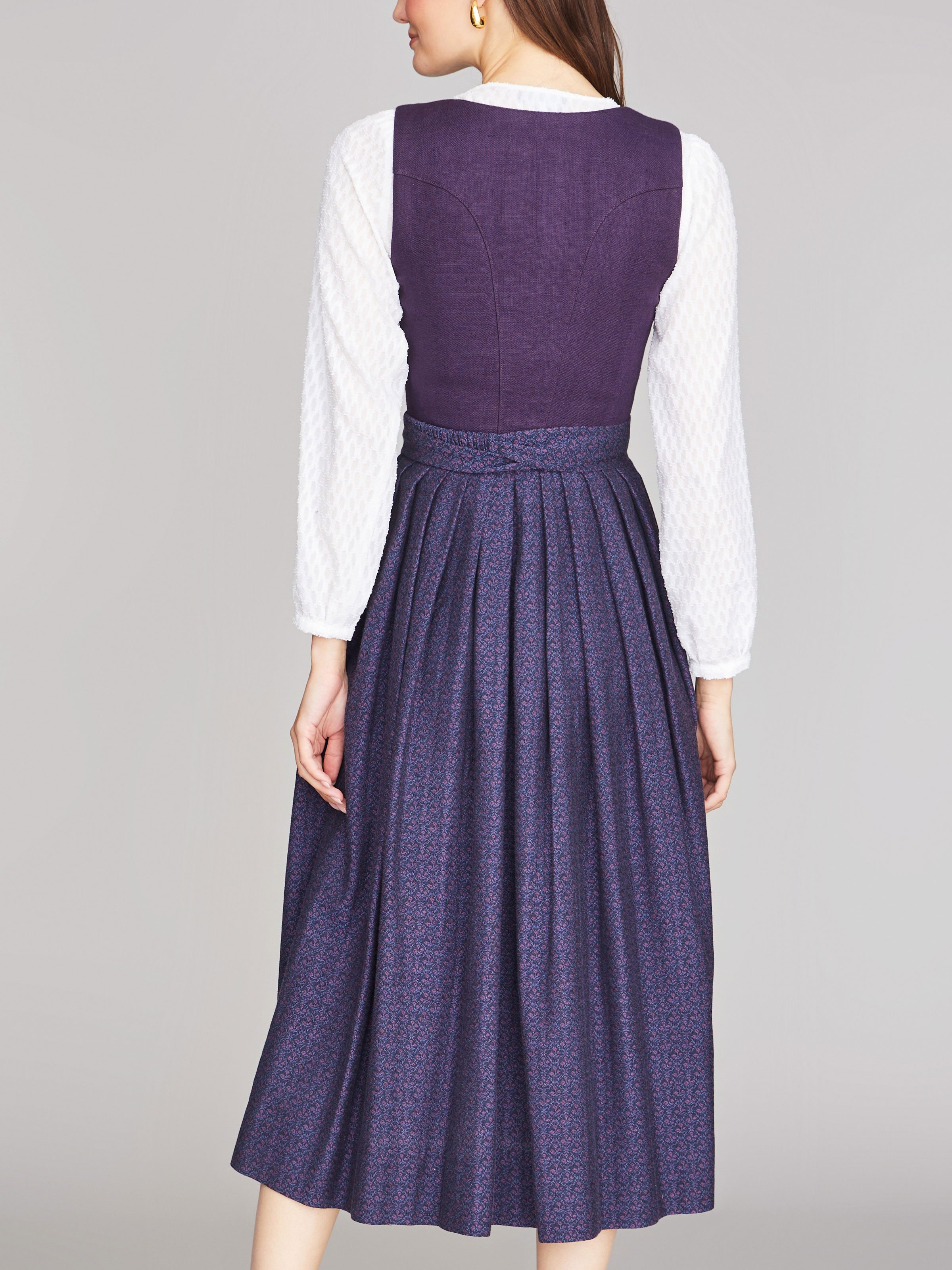 Brombeerfarbenes Dirndl aus Leinen | GOTTSEIDANK