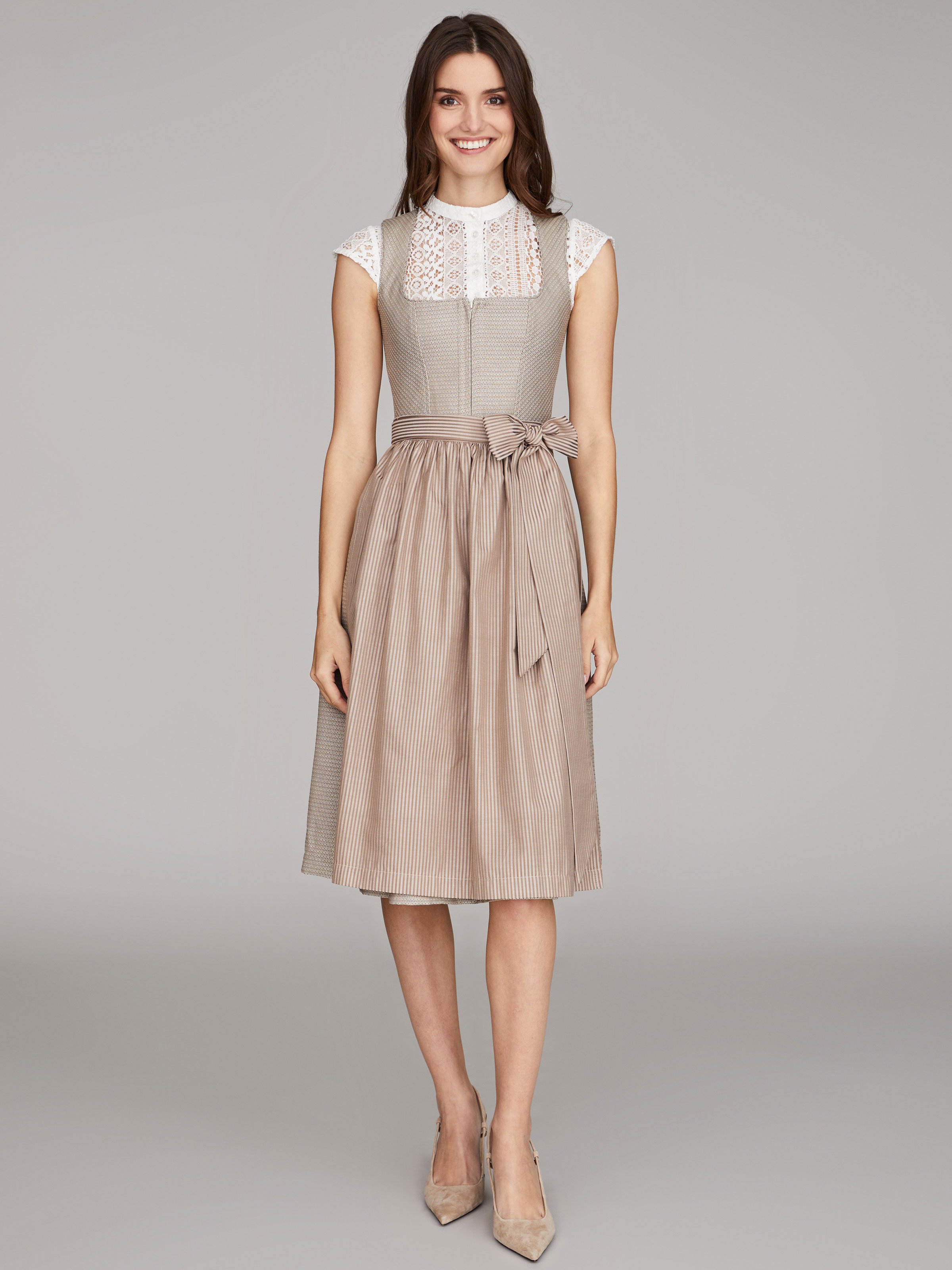 Taupefarbenes Balkonett-Dirndl Taupefarbenes Balkonett-Dirndl