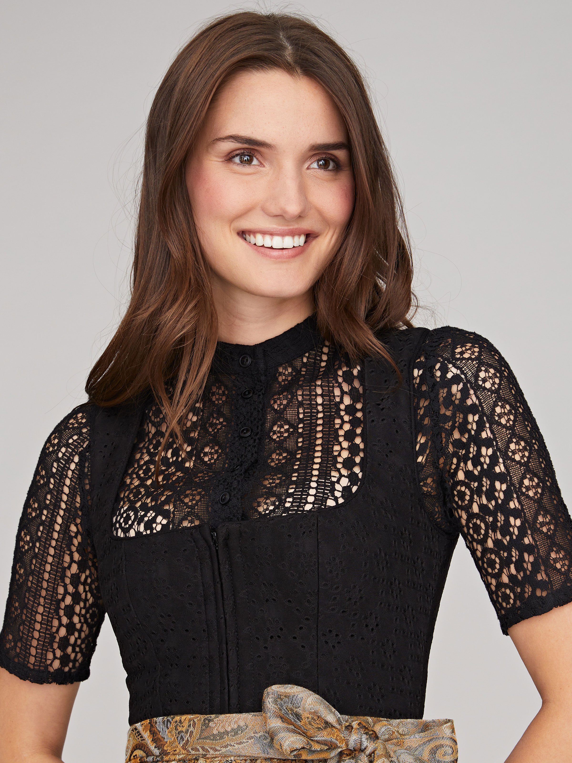 Schwarze hochgeschlossene Dirndlbluse Schwarze hochgeschlossene Dirndlbluse