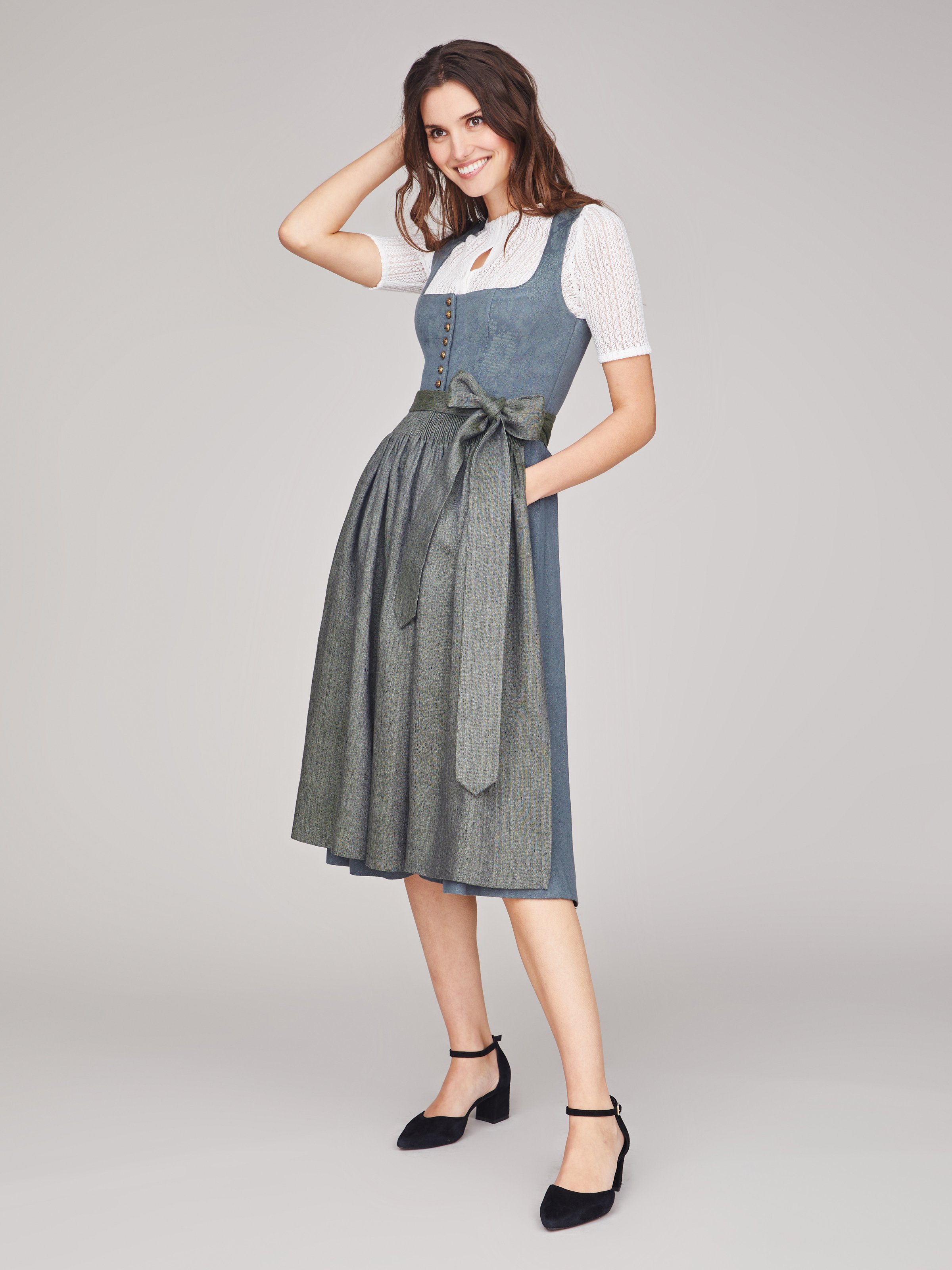Graublaues Stretch-Dirndl mit floralem Muster Graublaues Stretch-Dirndl mit floralem Muster