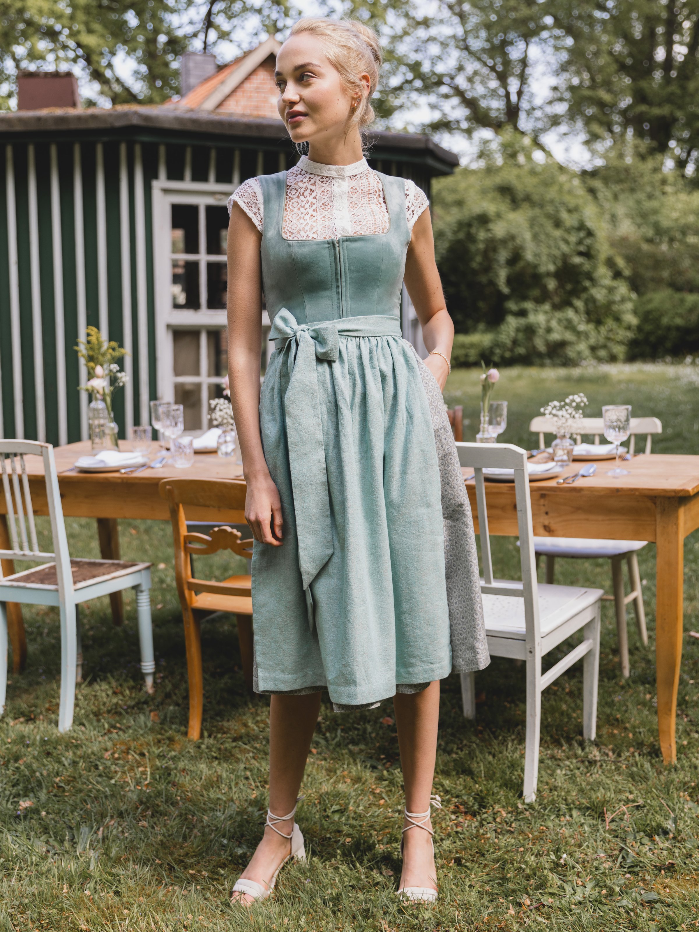 Salbeigrünes Dirndl Salbeigrünes Dirndl