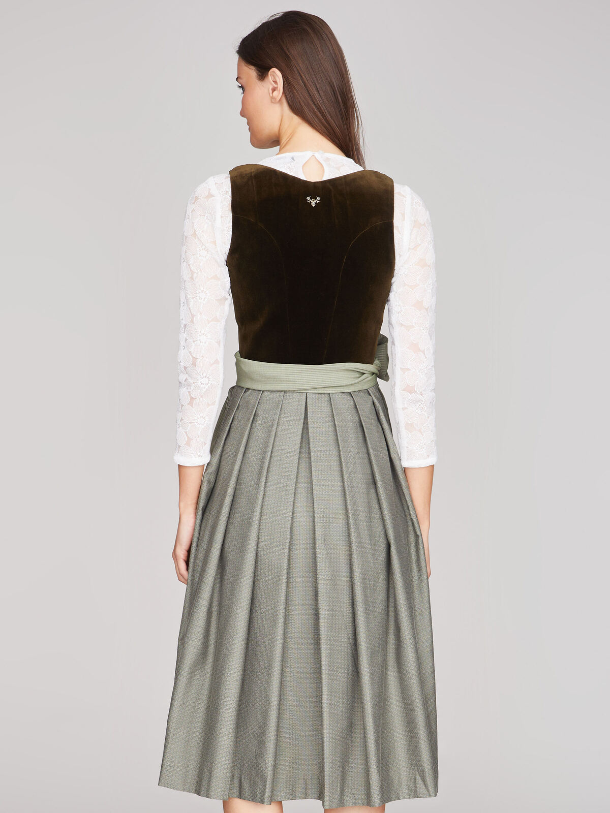 Dunkelgrünes Dirndl mit Samt-Mieder Braunes Dirndl mit grüner Schürze Rückenansicht