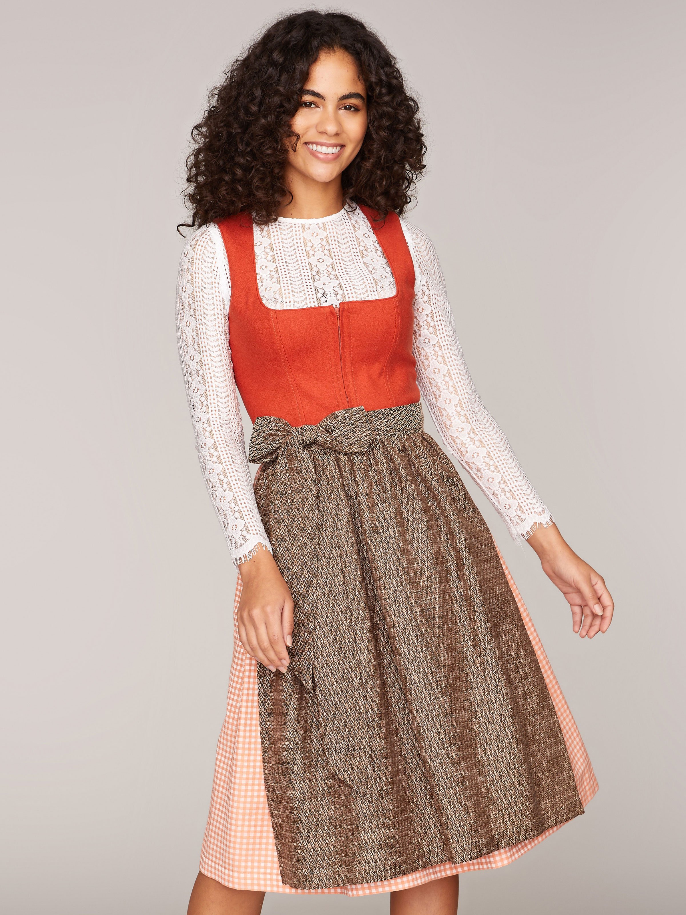 Orangefarbenes Dirndl mit Leinen-Mieder Orangefarbenes Dirndl mit Leinen-Mieder