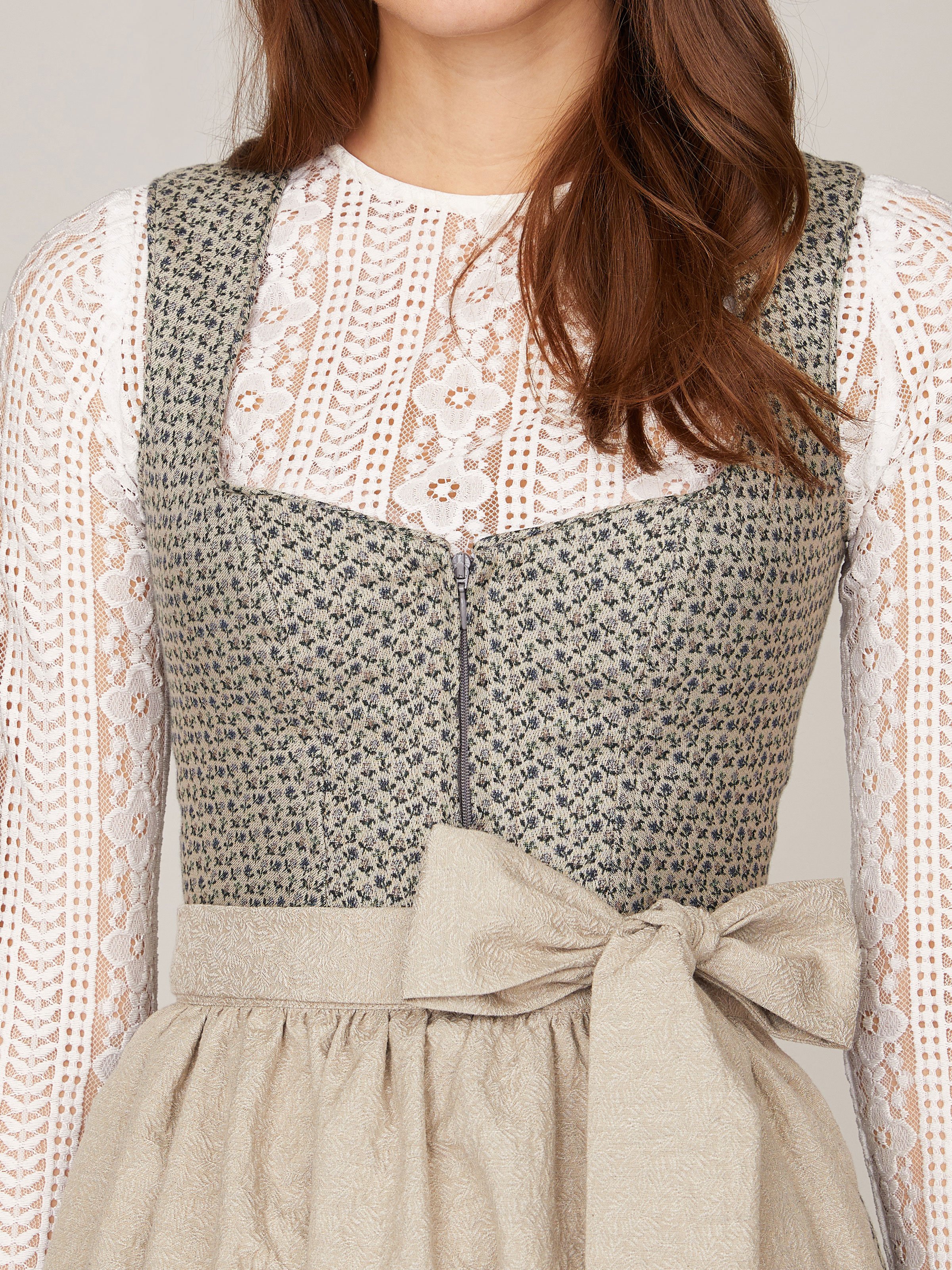 Beige-Blaues Dirndl Beige-Blaues Dirndl