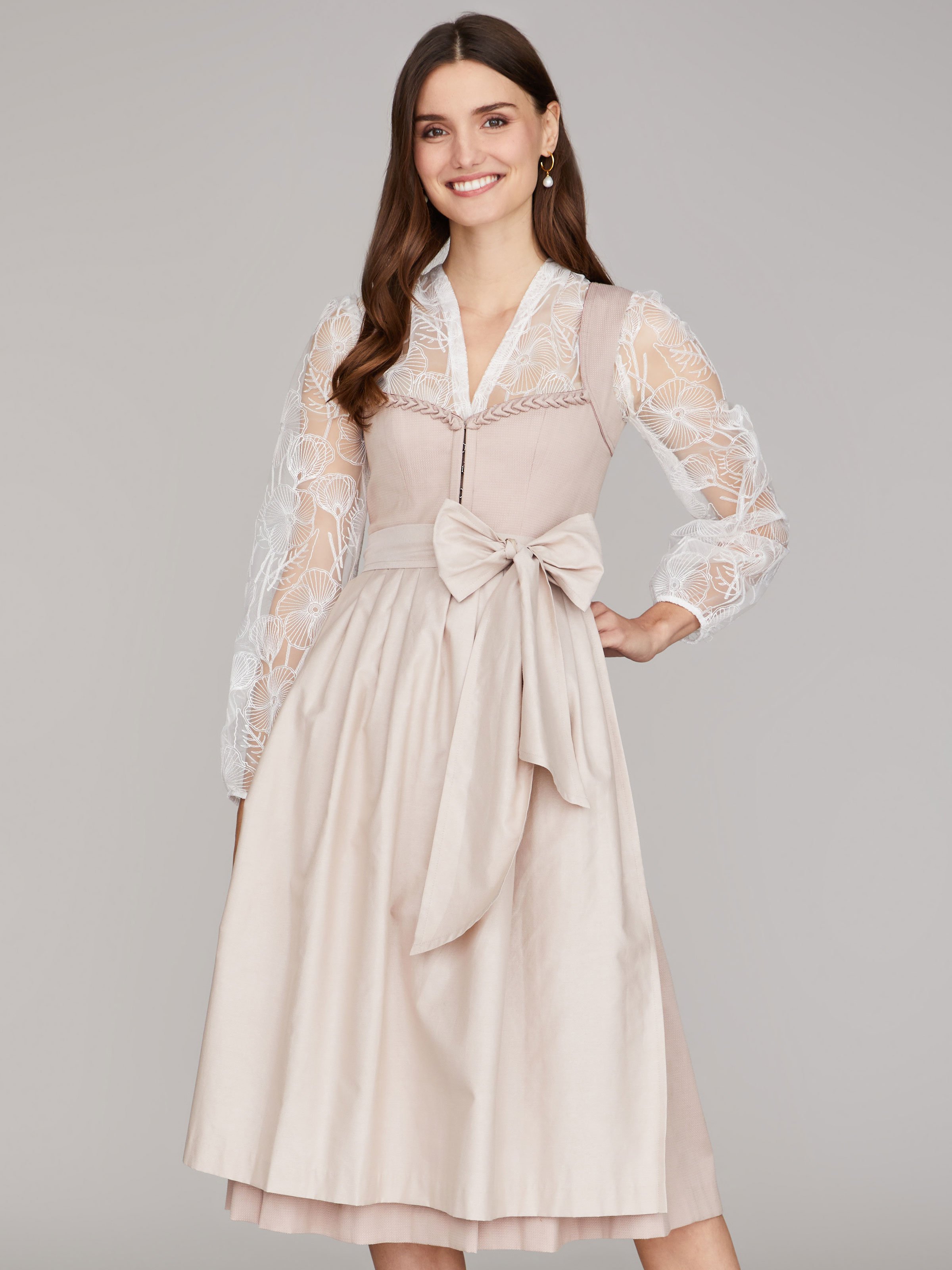 Rosa-farbenes Dirndl Rosa-farbenes Dirndl