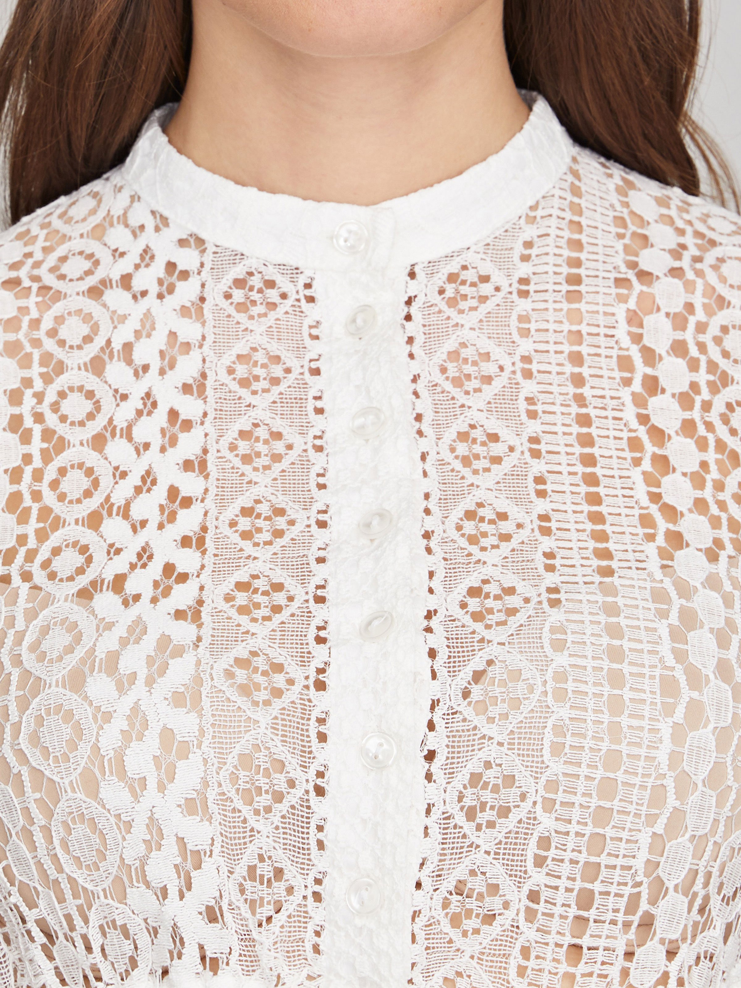 Cremeweiße Dirndlbluse mit Flügelarm Cremeweiße Dirndlbluse mit Flügelarm