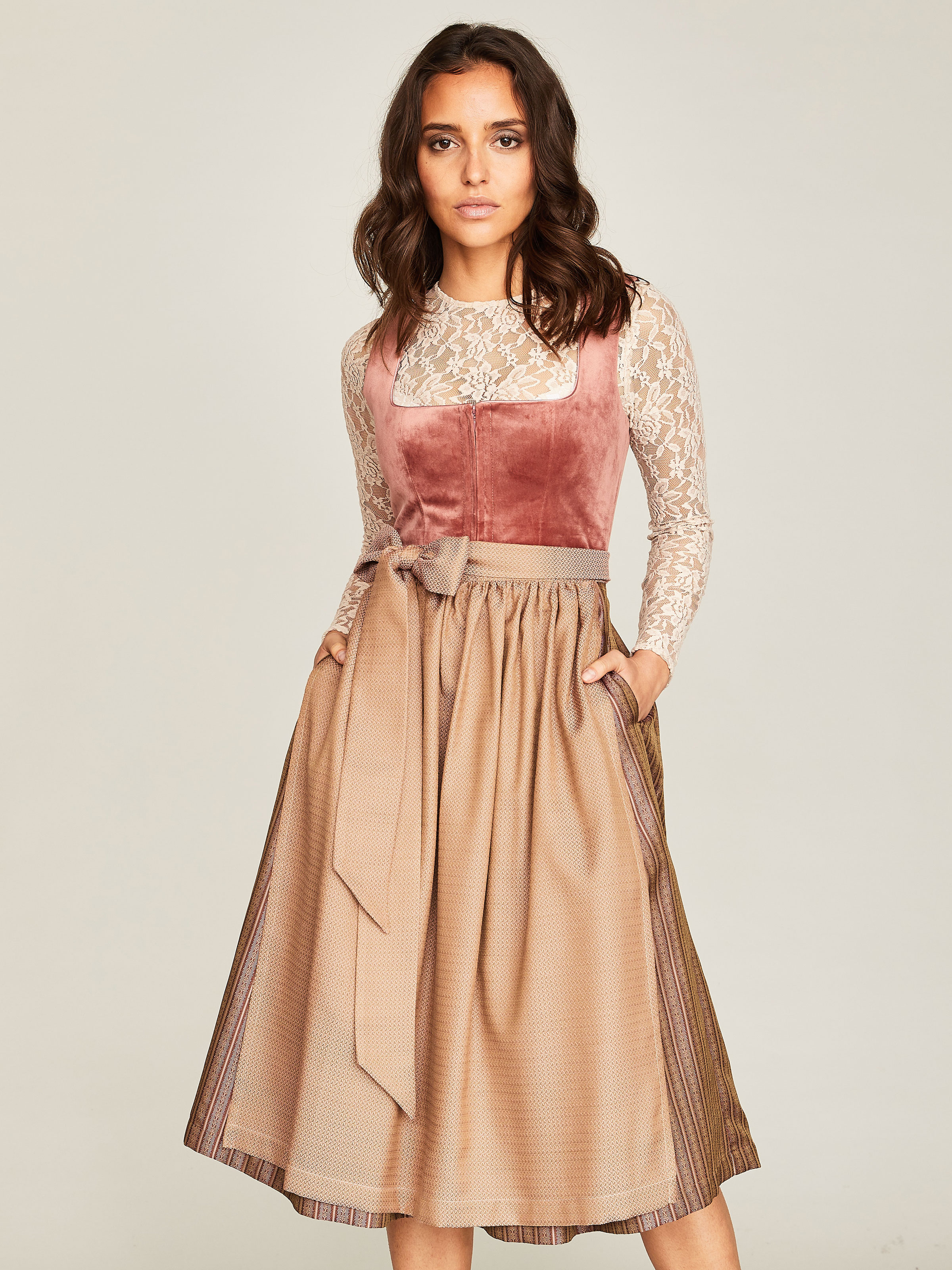 Pflaumenfarbenes Dirndl - IMANI ROSEWOOD Pflaumenfarbenes Dirndl - IMANI ROSEWOOD