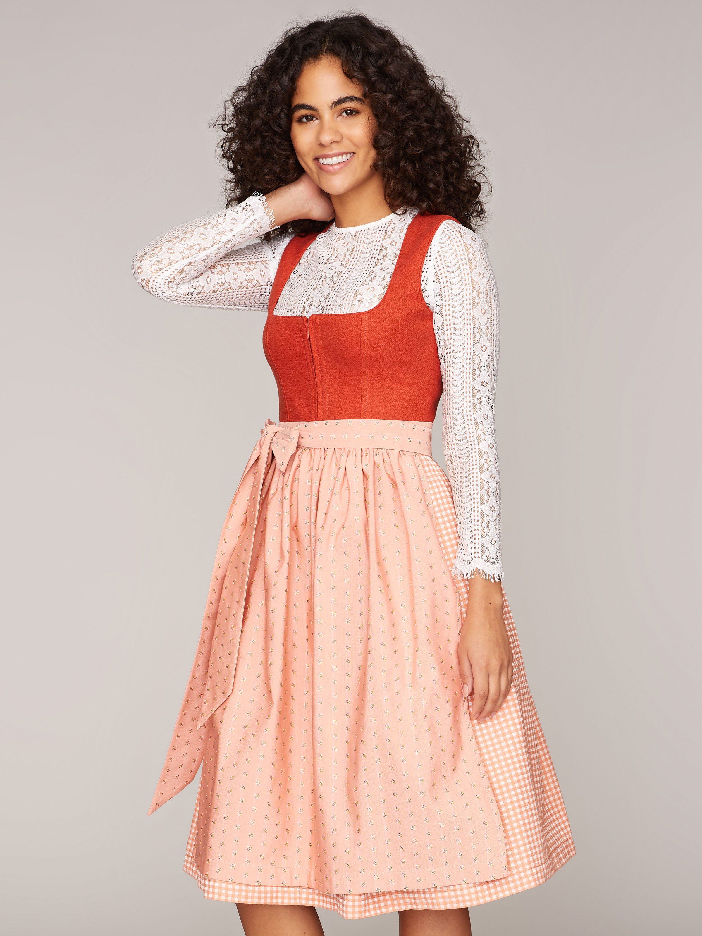 Orangefarbenes Dirndl mit Leinen-Mieder Orangefarbenes Dirndl mit Leinen-Mieder