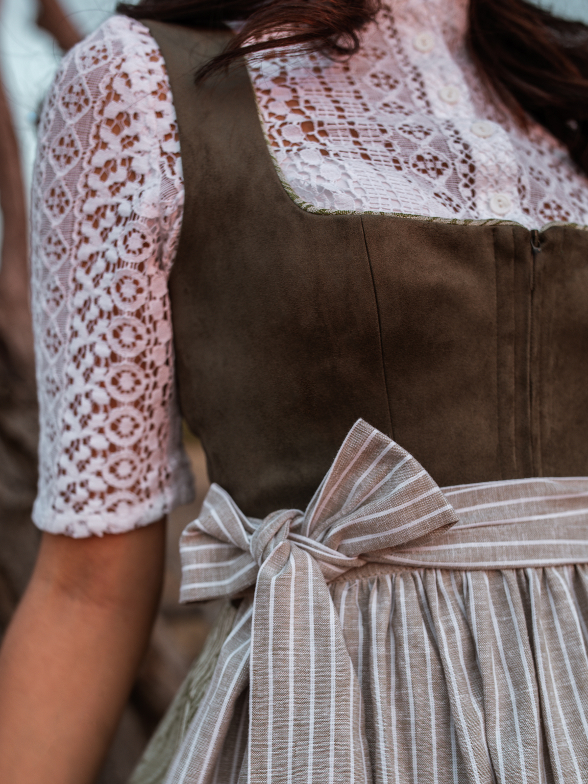 Khaki grünes Dirndl im Animalprint Khaki grünes Dirndl im Animalprint